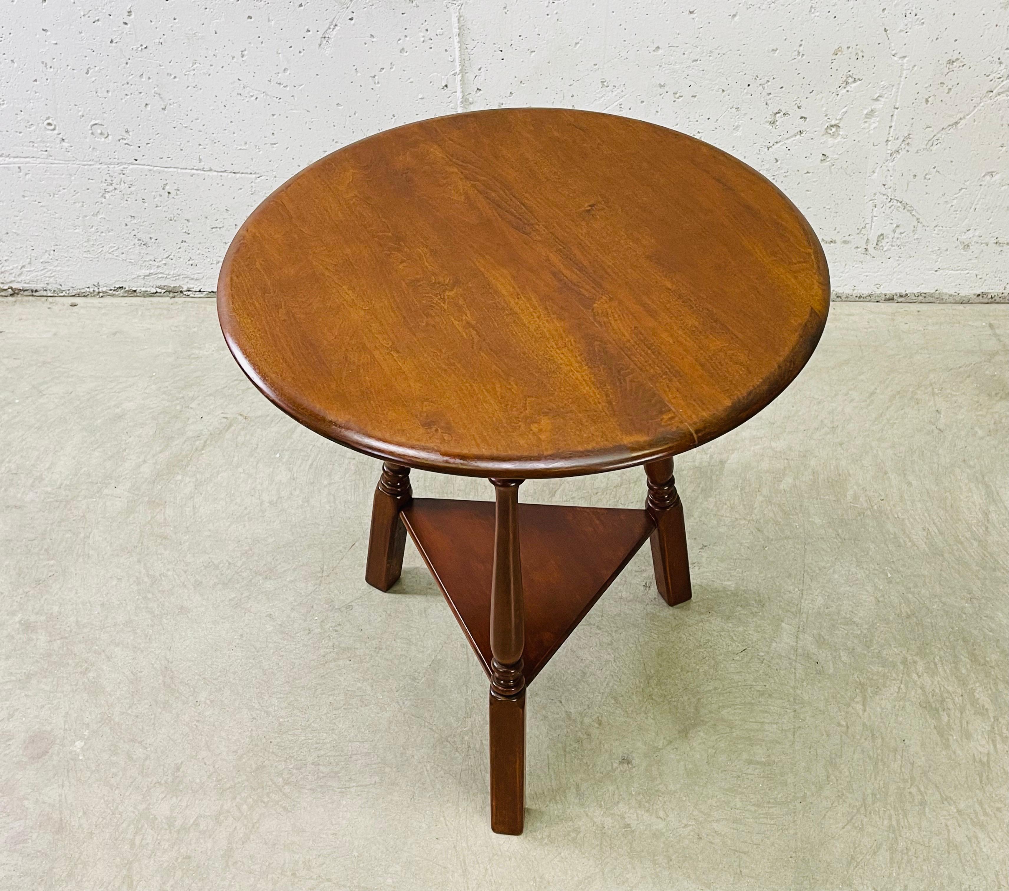 Mid-Century Modern 1960s Maple Wood Round Top Side Table For Sale