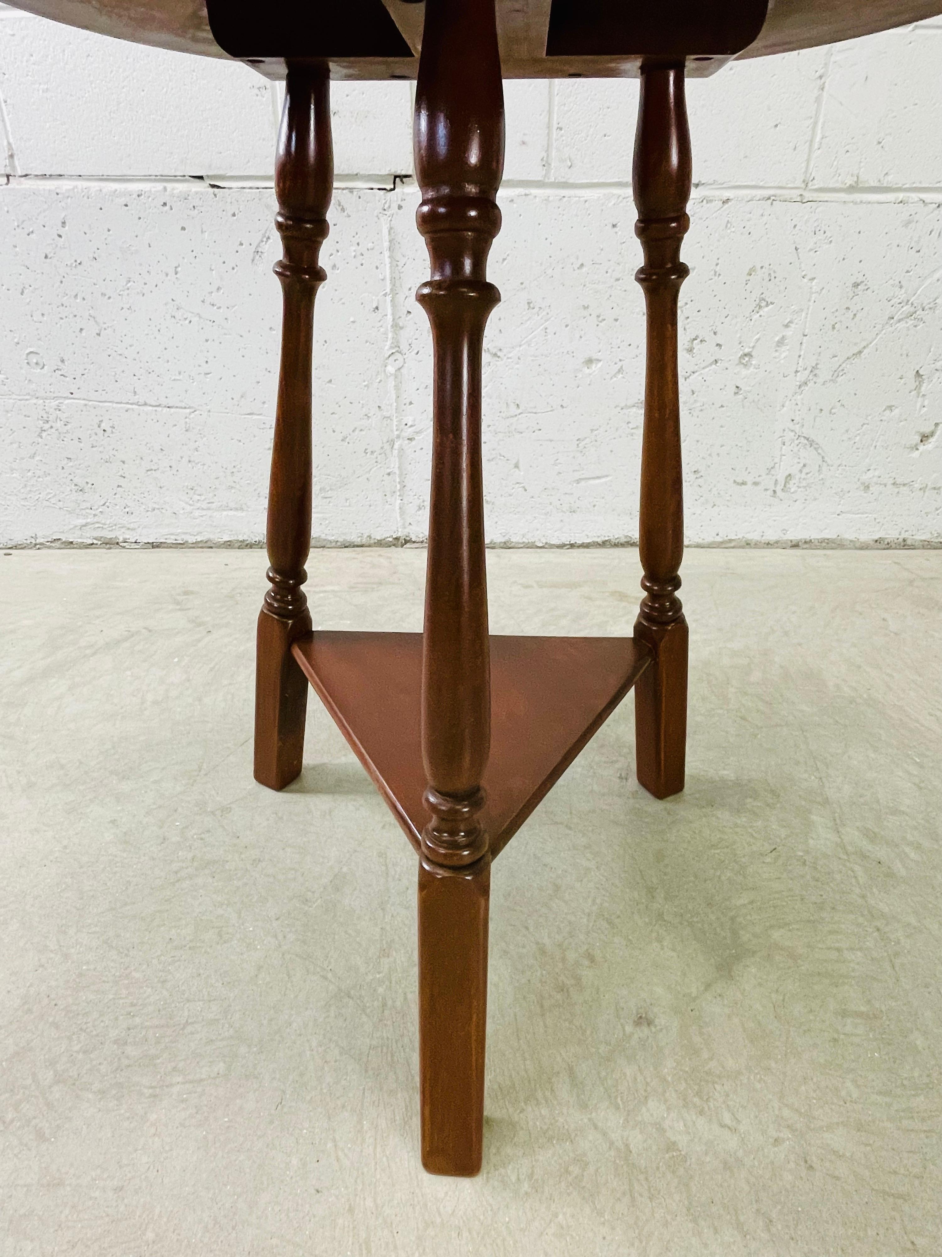 20th Century 1960s Maple Wood Round Top Side Table For Sale