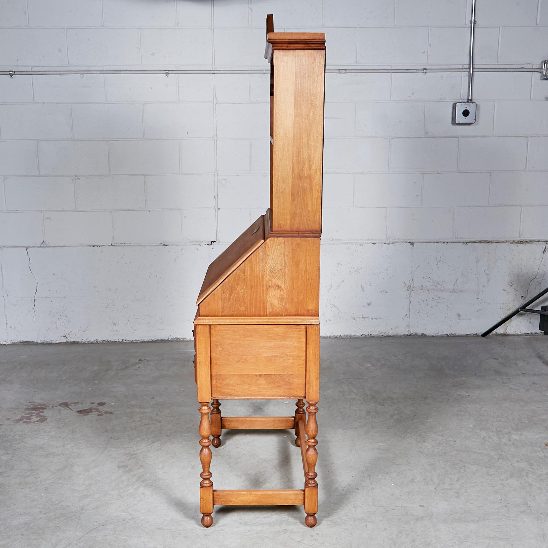 1960s Maple Wood Secretary Desk In Excellent Condition For Sale In Amherst, NH