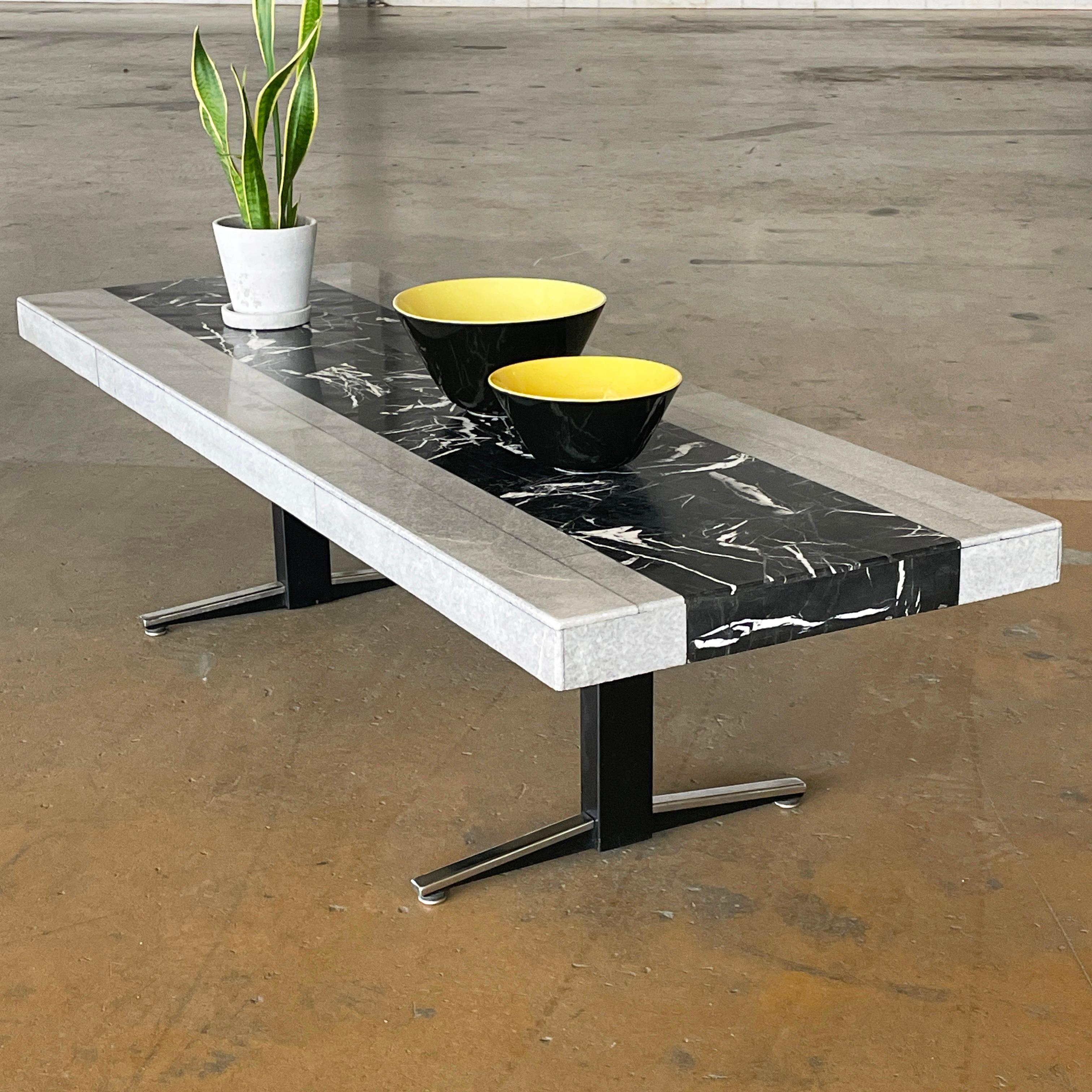 Table de salon en marbre et pierre des années 1960 en vente 11