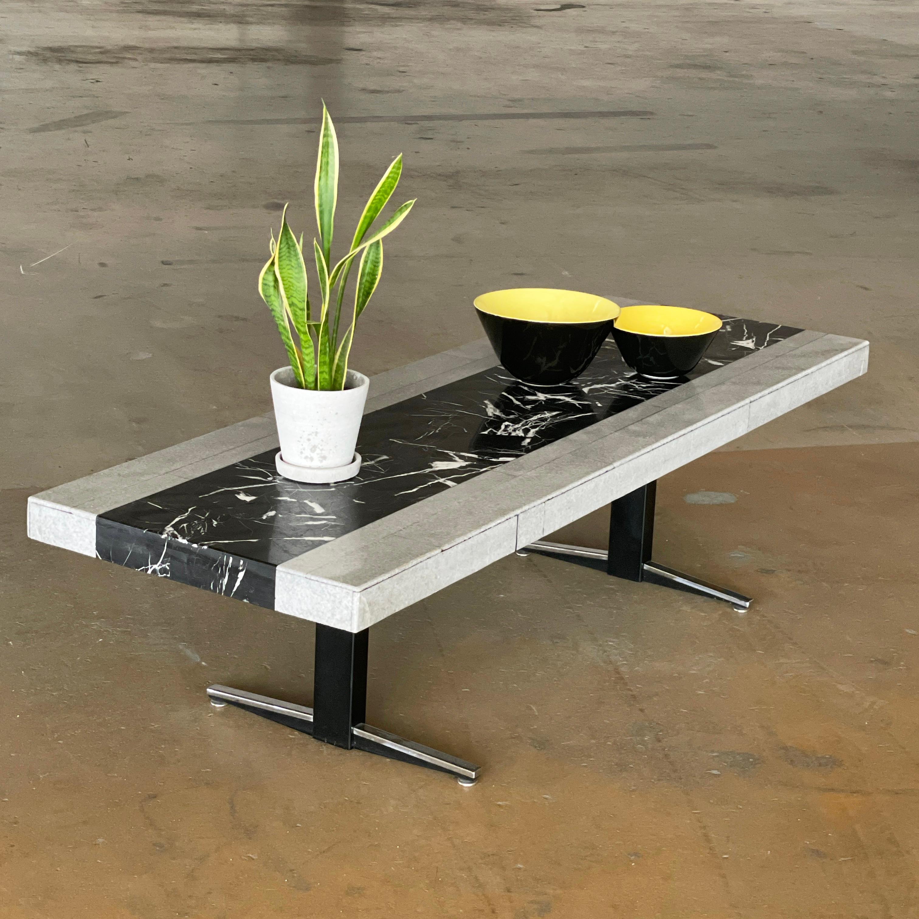 Table de salon en marbre et pierre des années 1960 en vente 7