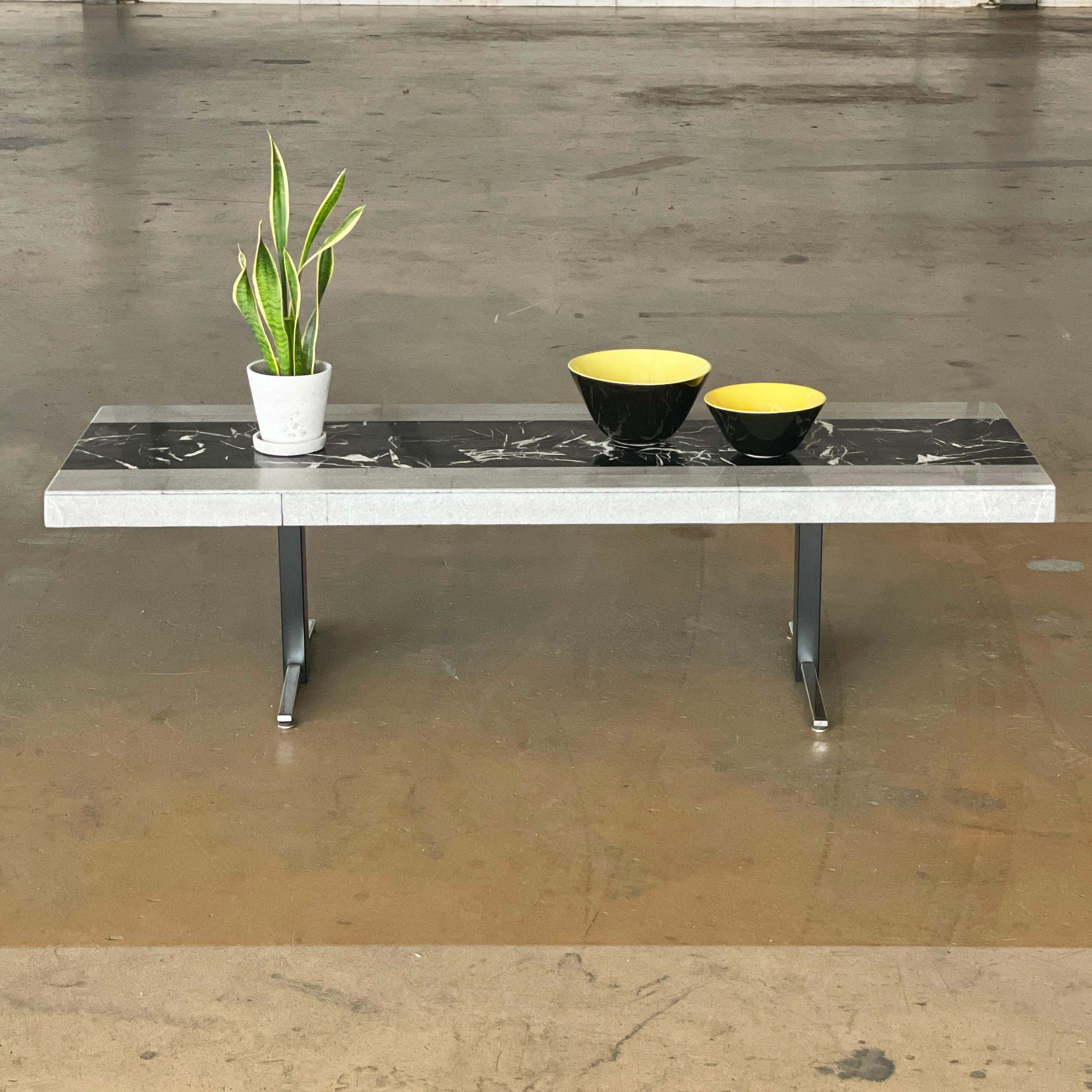 Table de salon en marbre et pierre des années 1960 en vente 2