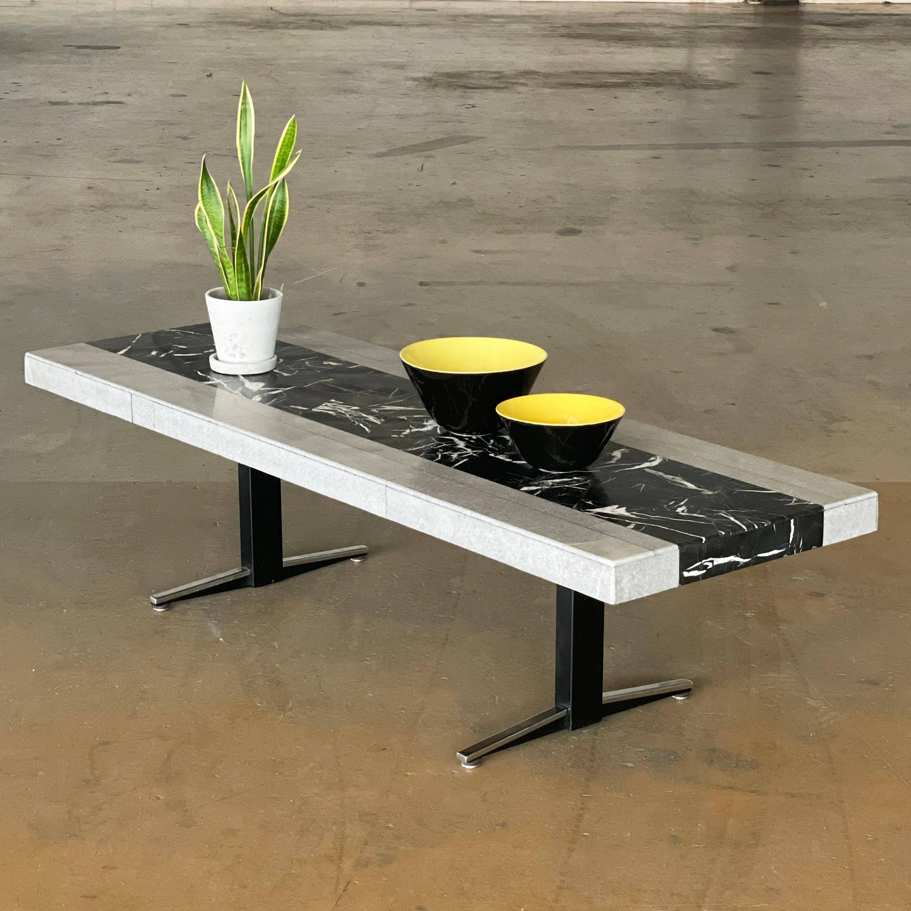 Table de salon en marbre et pierre des années 1960 en vente 9