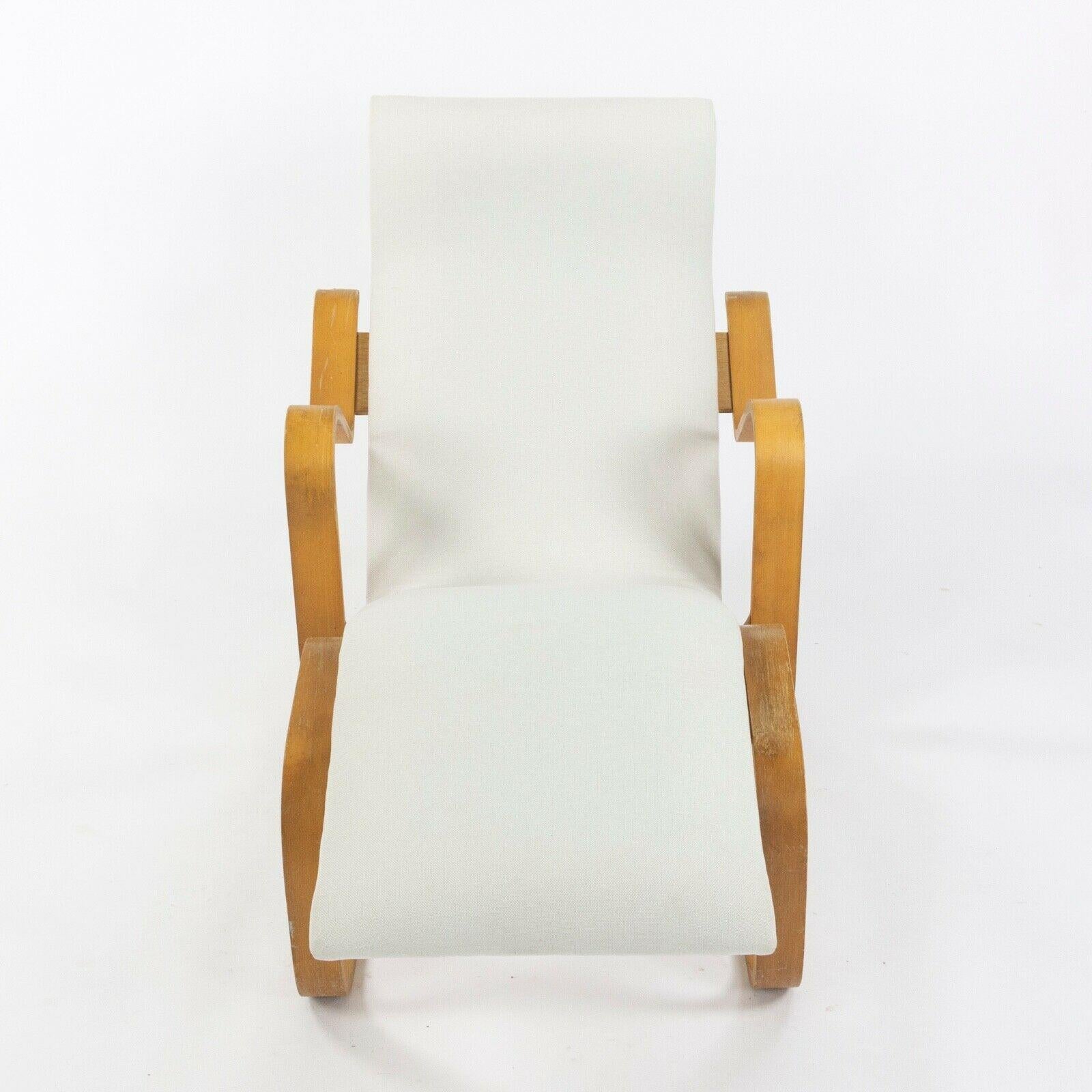 American 1960s Marcel Breuer for Knoll Isokon Chaise Lounge Chair New White Upholstery For Sale