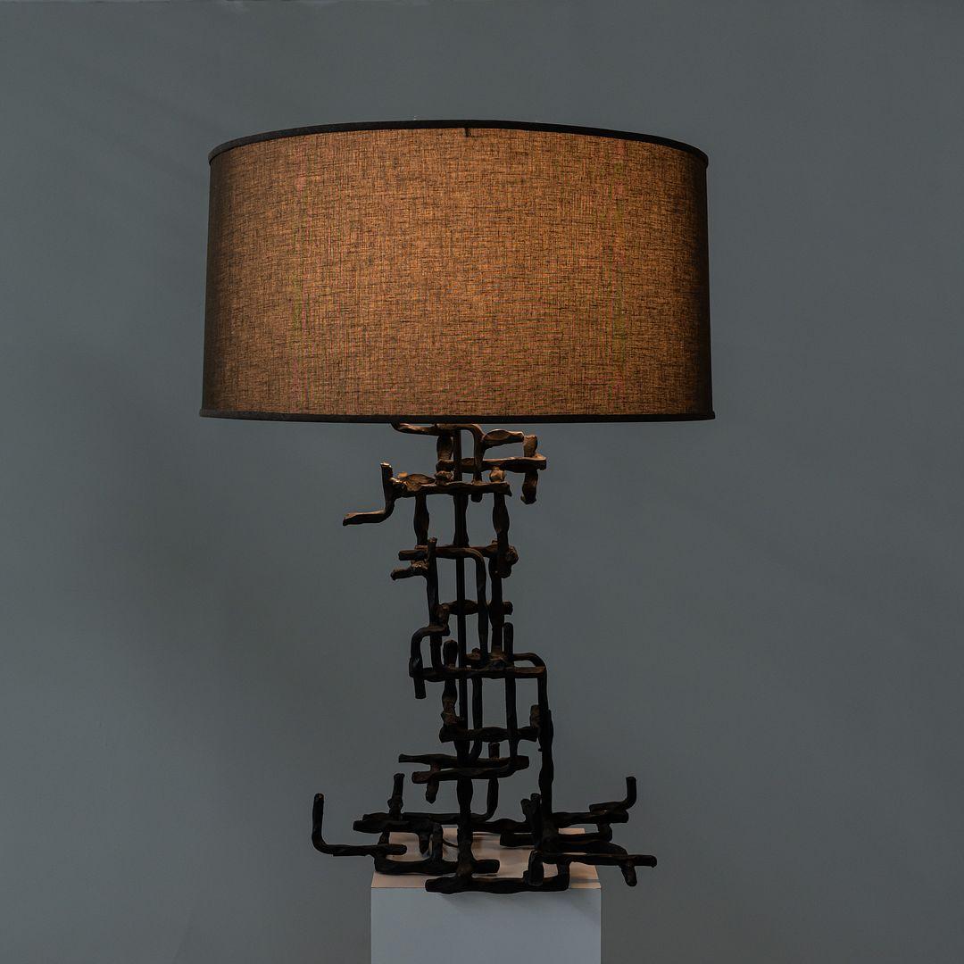 Lampe de bureau Marcello Fantoni des années 1960 en acier patiné avec abat-jour tambour gris en vente 3