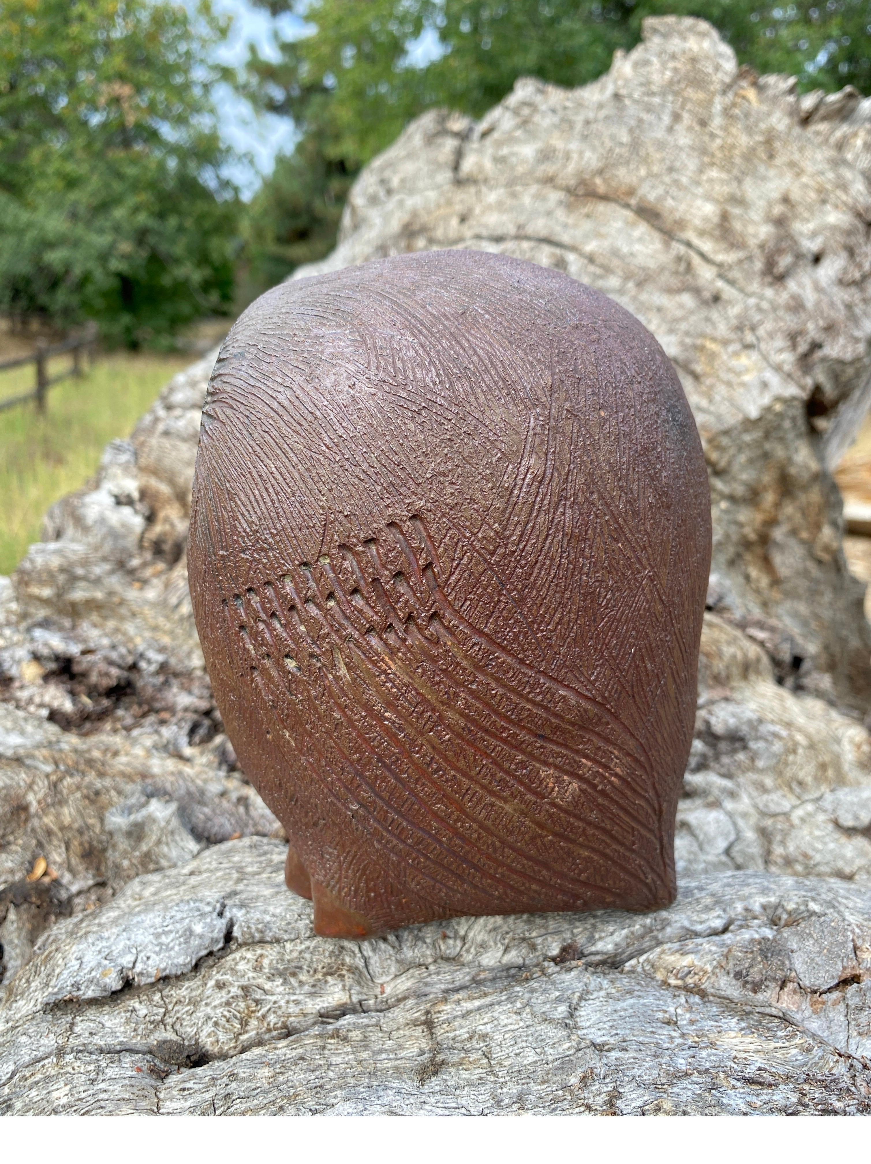 Escultura búho de cerámica esgrafiada Marg Loring Estadounidense en venta