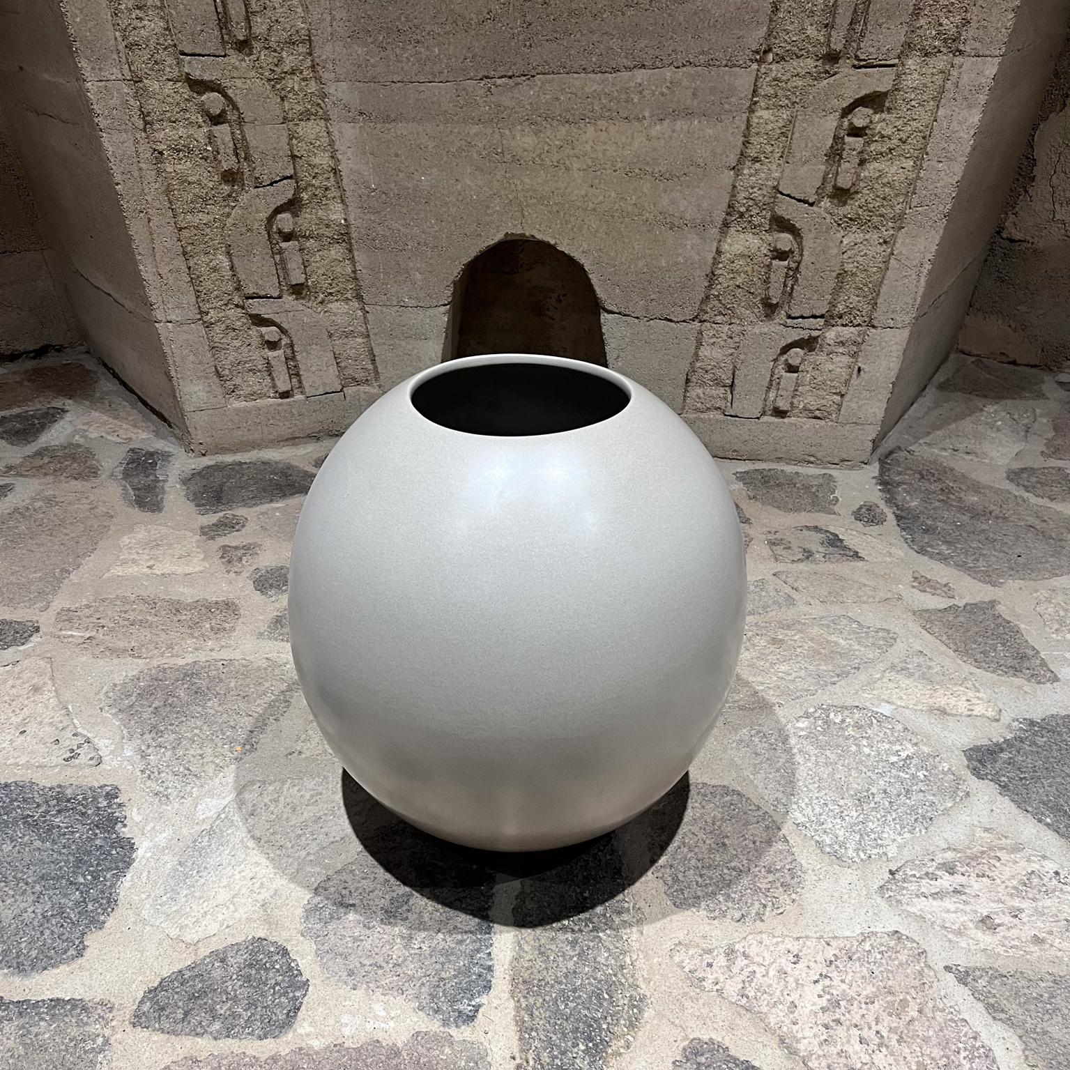 Américain 1960 Marilyn Kay Austin Architectural Pottery Glazed Planter California en vente