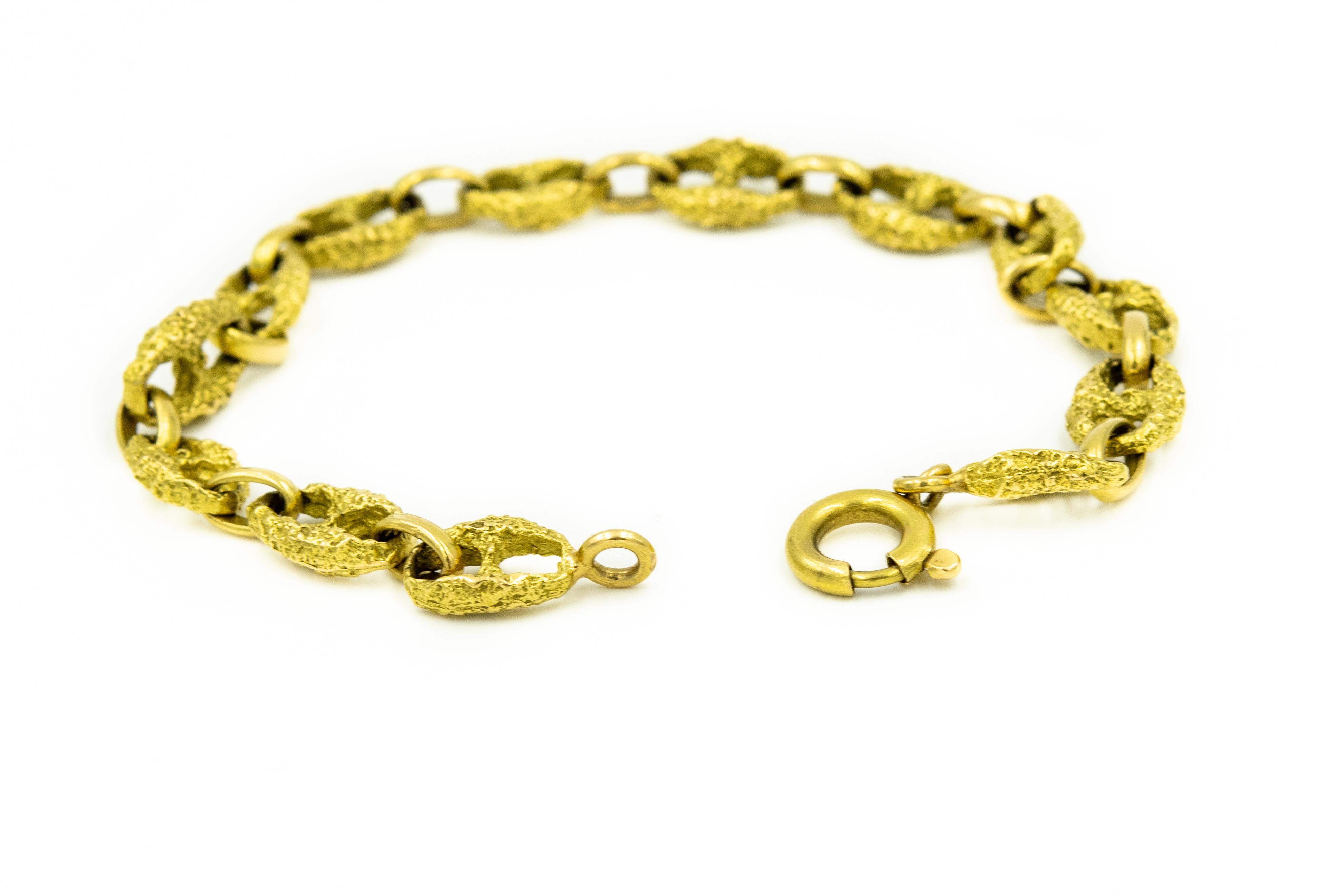 1960s Mariner Nautical Anchor Link Bark Finish Yellow Gold Bracelet In Good Condition In Miami Beach, FL