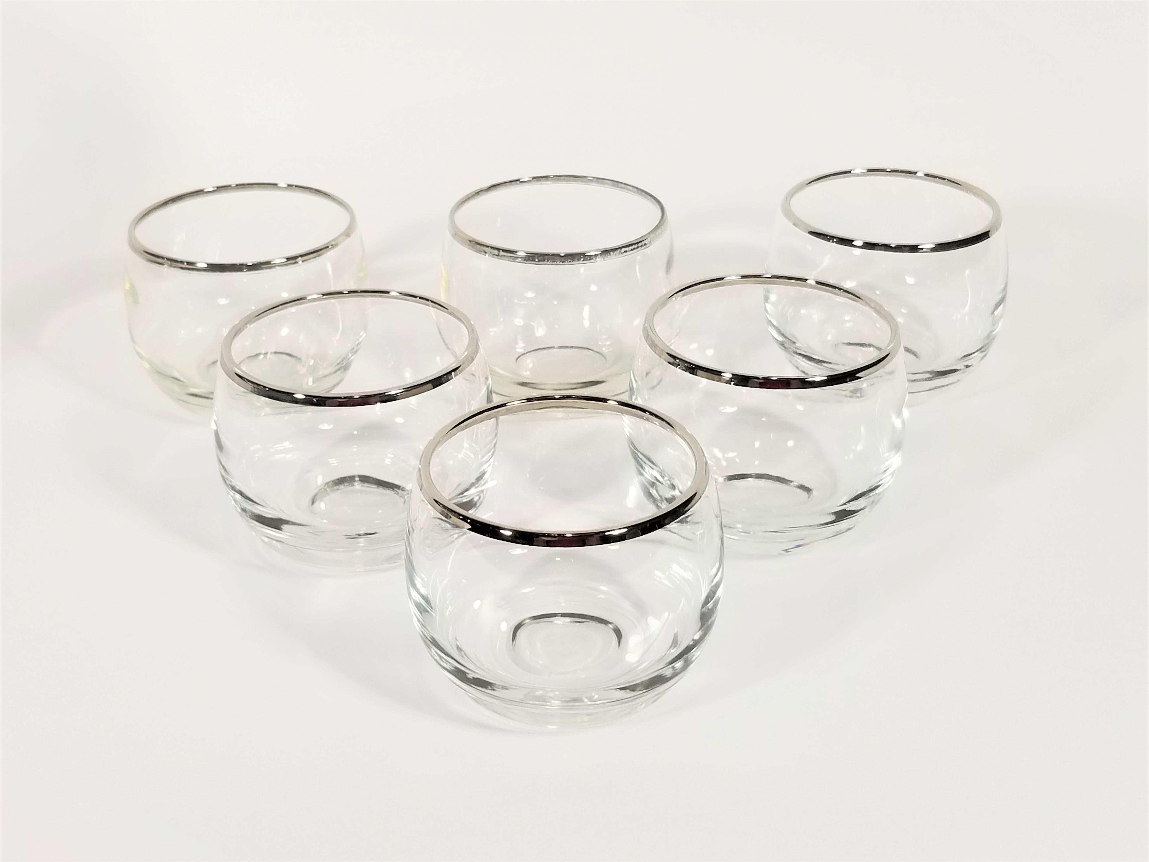 1960s Martini Set Silver Rimmed  Dorothy Thorpe Style Glassware Barware  For Sale 2