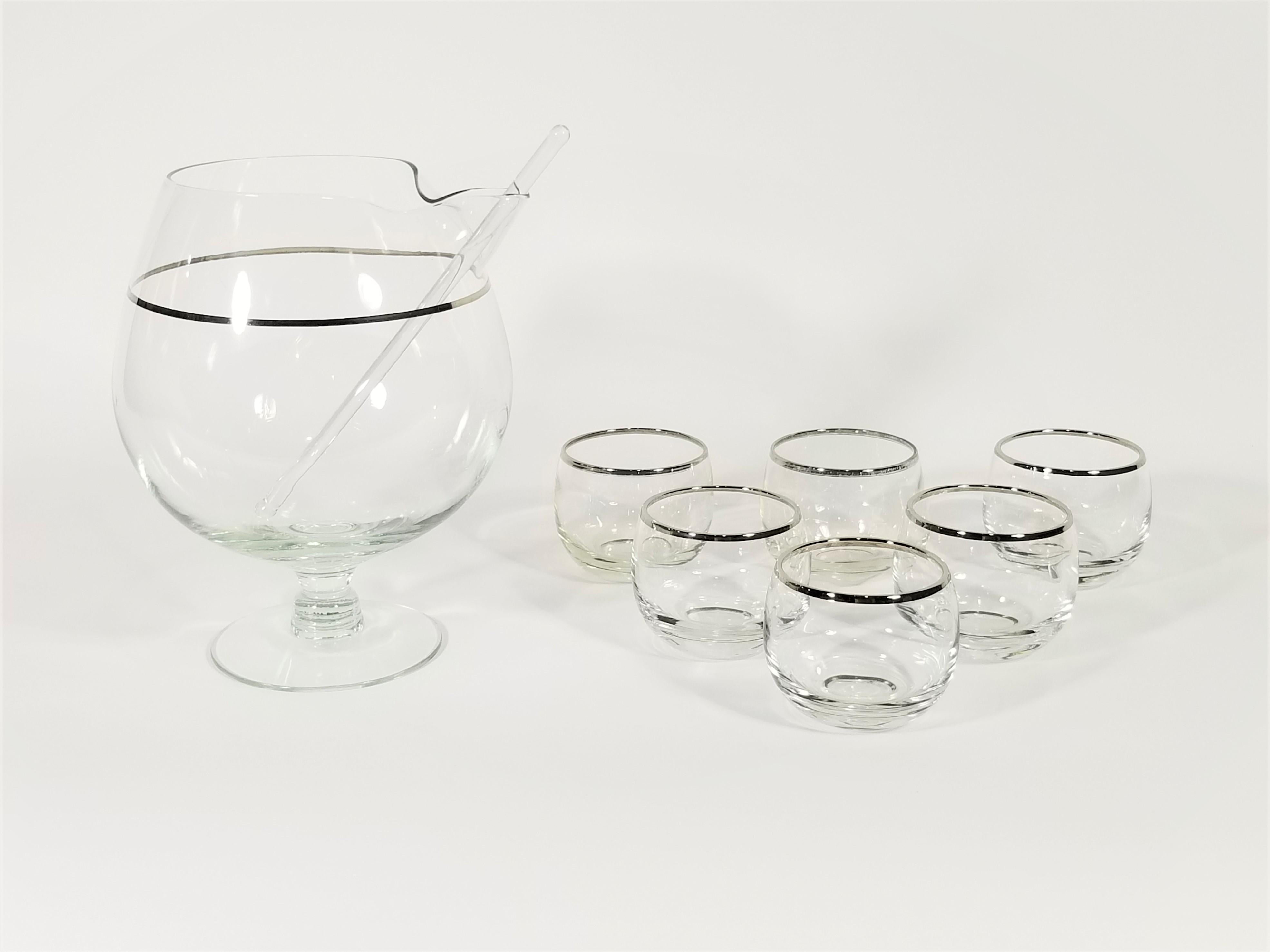 1960s Martini Set Silver Rimmed  Dorothy Thorpe Style Glassware Barware  For Sale 4