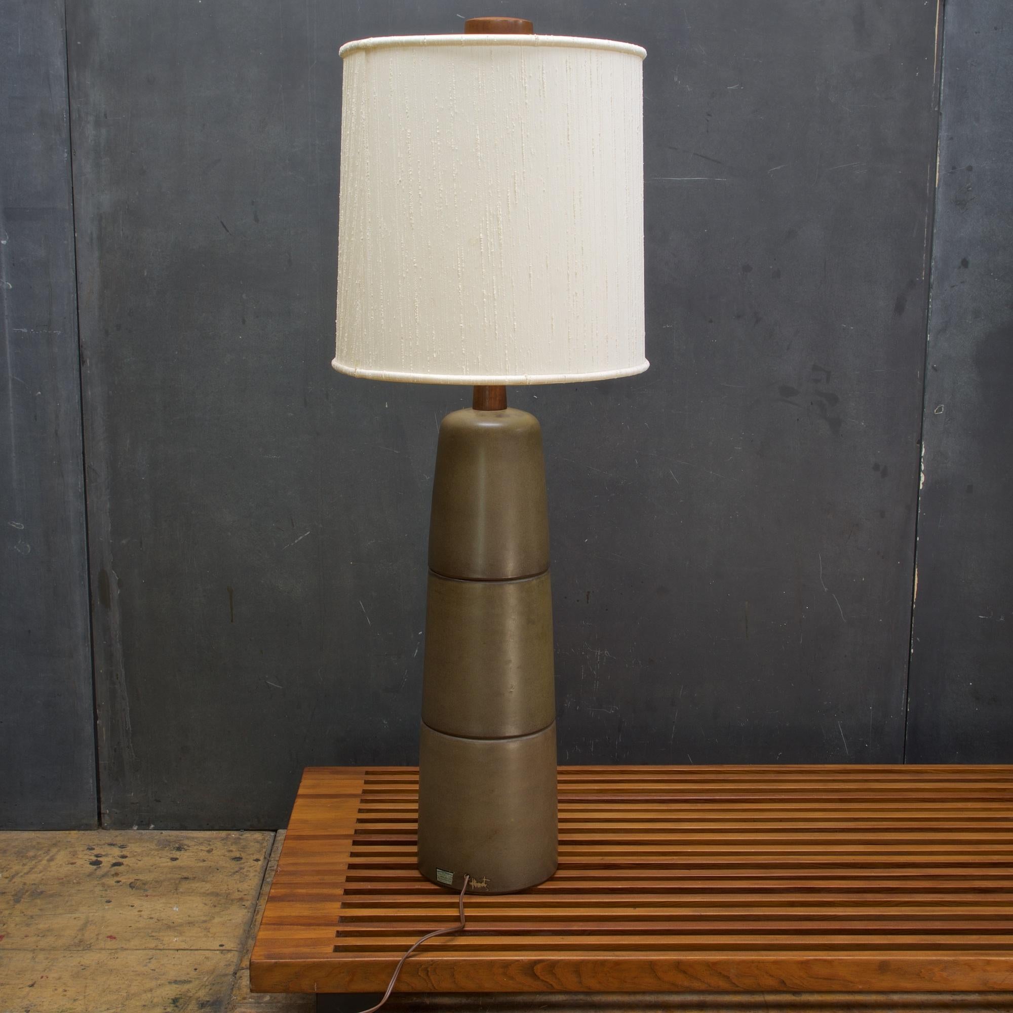 Wonderful triple segmented monumental table lamp. Lamp is wonderful condition, but the old Shader is in fair/poor condition, but will included if desired.

Measures: Lamp diameter 7.5 x vase H 24.5 / total H 42.5 in. ( Shade diameter: 15 x H: 15