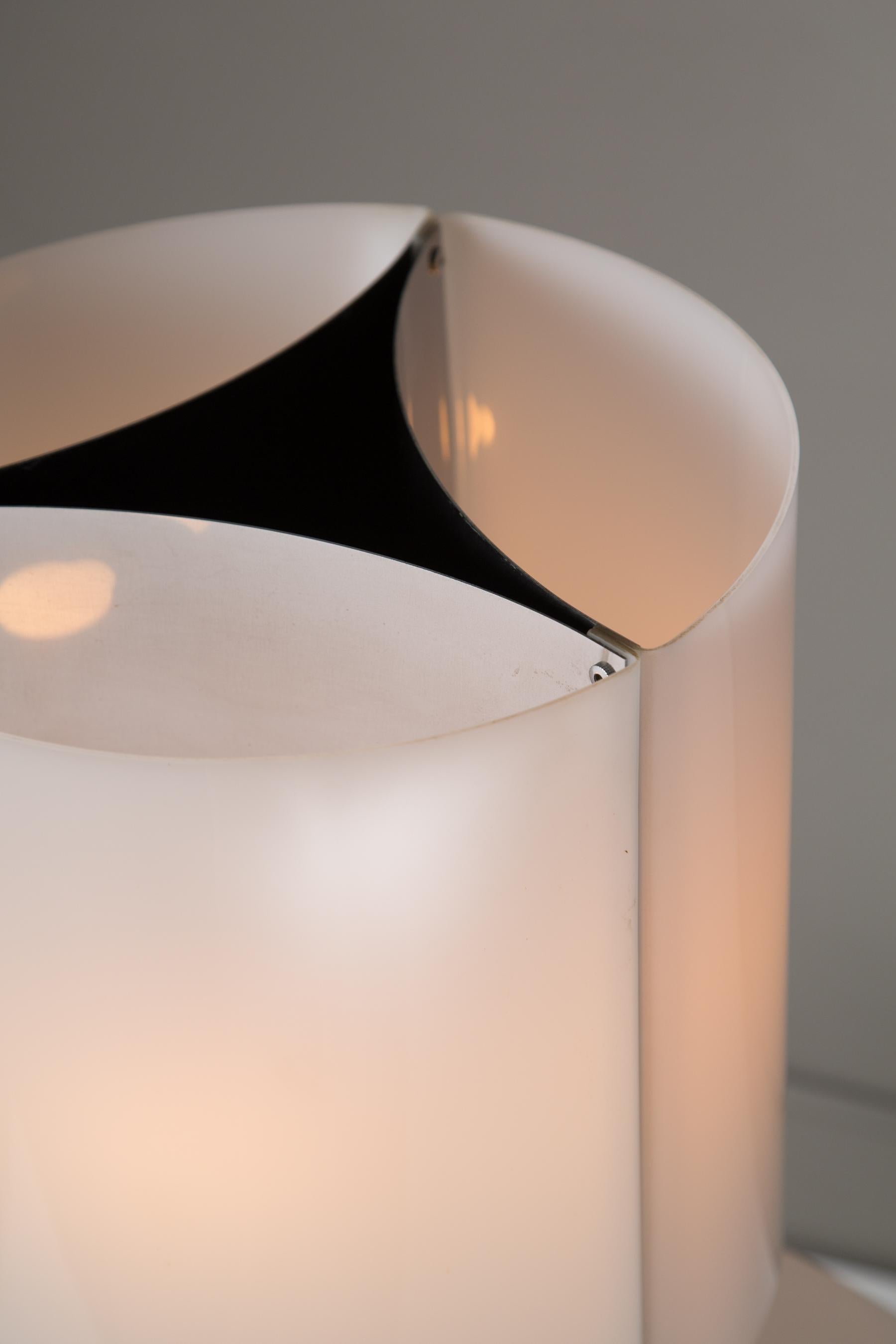 Mid-Century Modern 1960s Massimo Vignelli Model 526/g Table or Floor Lamp for Arteluce For Sale