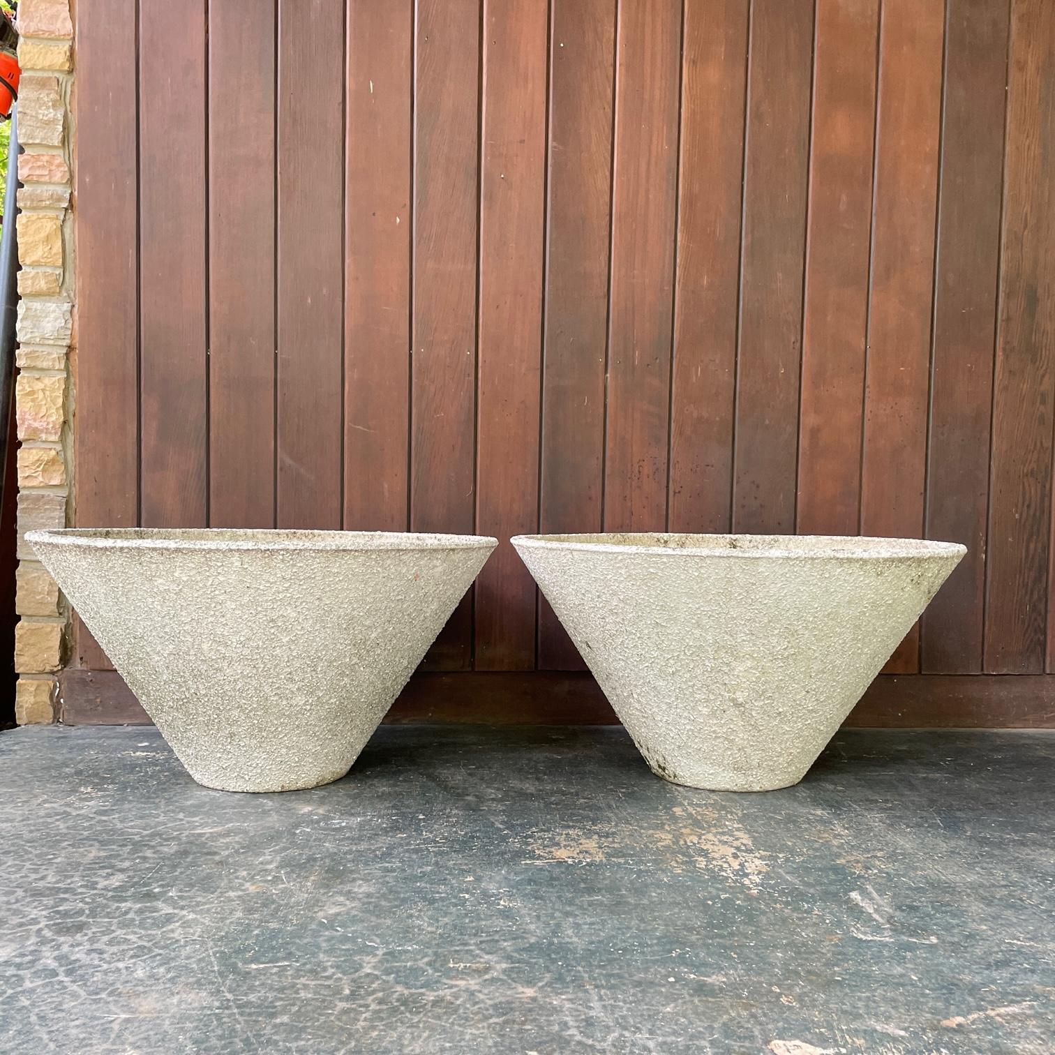 Mid-Century Modern 1960s Massive Coned Planters Pair by Willy Guhl for Eternit, California Style For Sale
