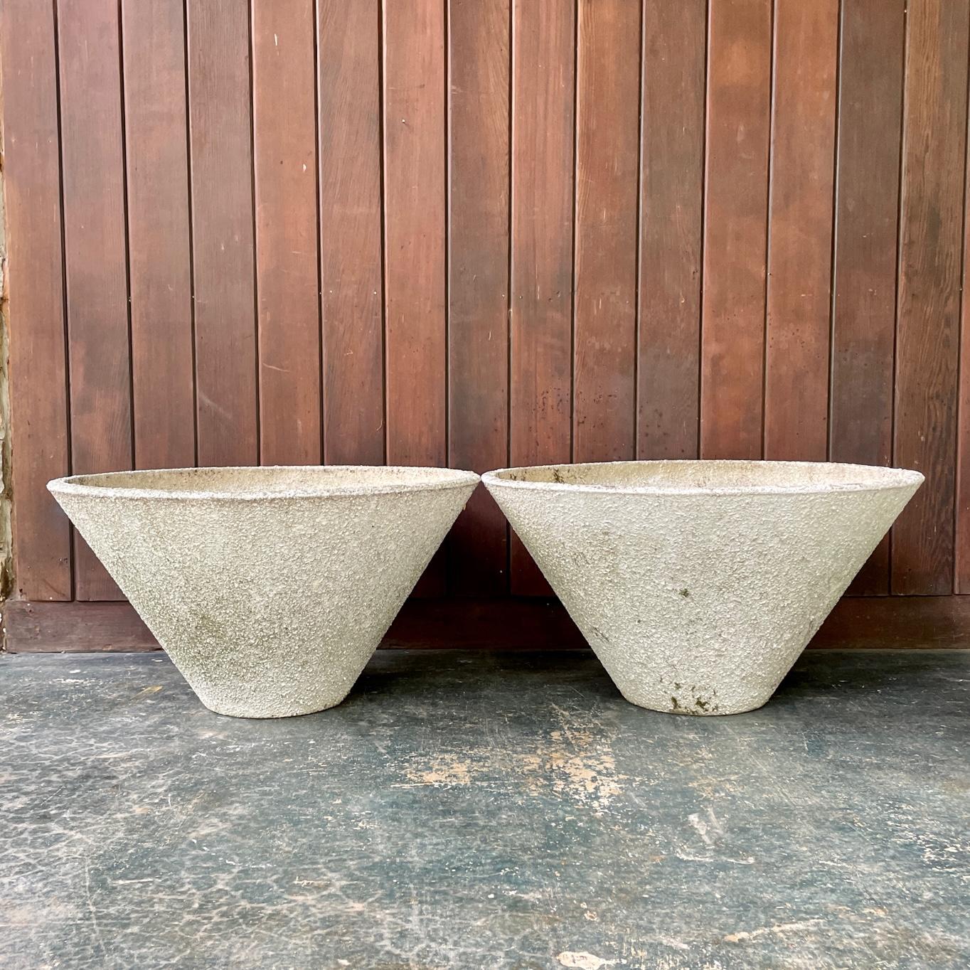 1960s Massive Coned Planters Pair by Willy Guhl for Eternit, California Style In Fair Condition For Sale In Hyattsville, MD