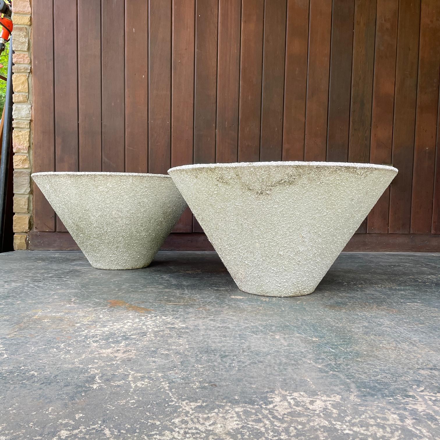 Mid-20th Century 1960s Massive Coned Planters Pair by Willy Guhl for Eternit, California Style For Sale