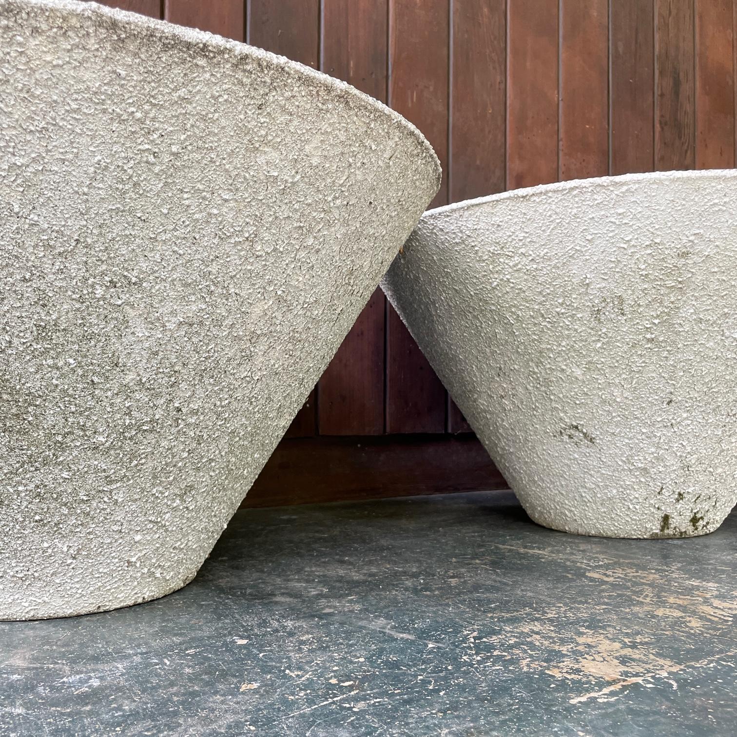 Fibre naturelle Paire de jardinières à cônes massives des années 1960 par Willy Guhl pour Eternit, style californien en vente