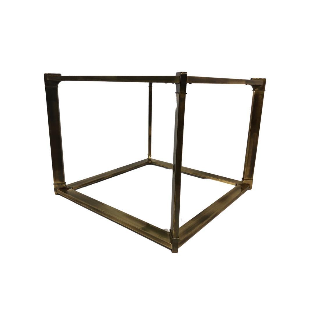 C'est l'une des tables d'appoint en laiton du milieu du siècle les plus cool que j'ai jamais vue. Elle est assez grande et pourrait également faire office de table basse.
Mastercraft - acheté dans une boutique vintage à New York et vérifié par un