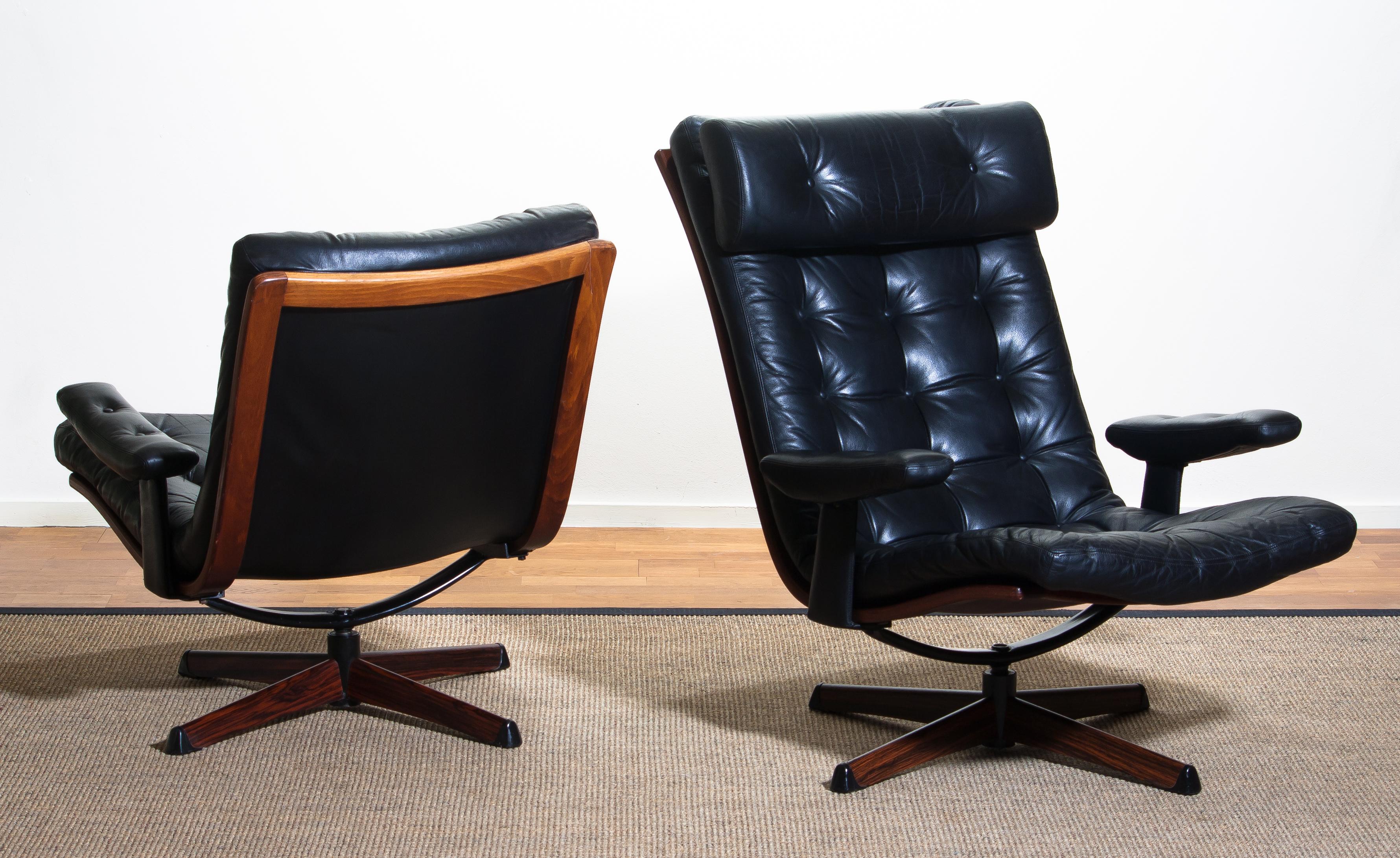 1960s Matching Pair of Black Leather Swivel Chairs by Göte Möbler Nässjö, Sweden 4