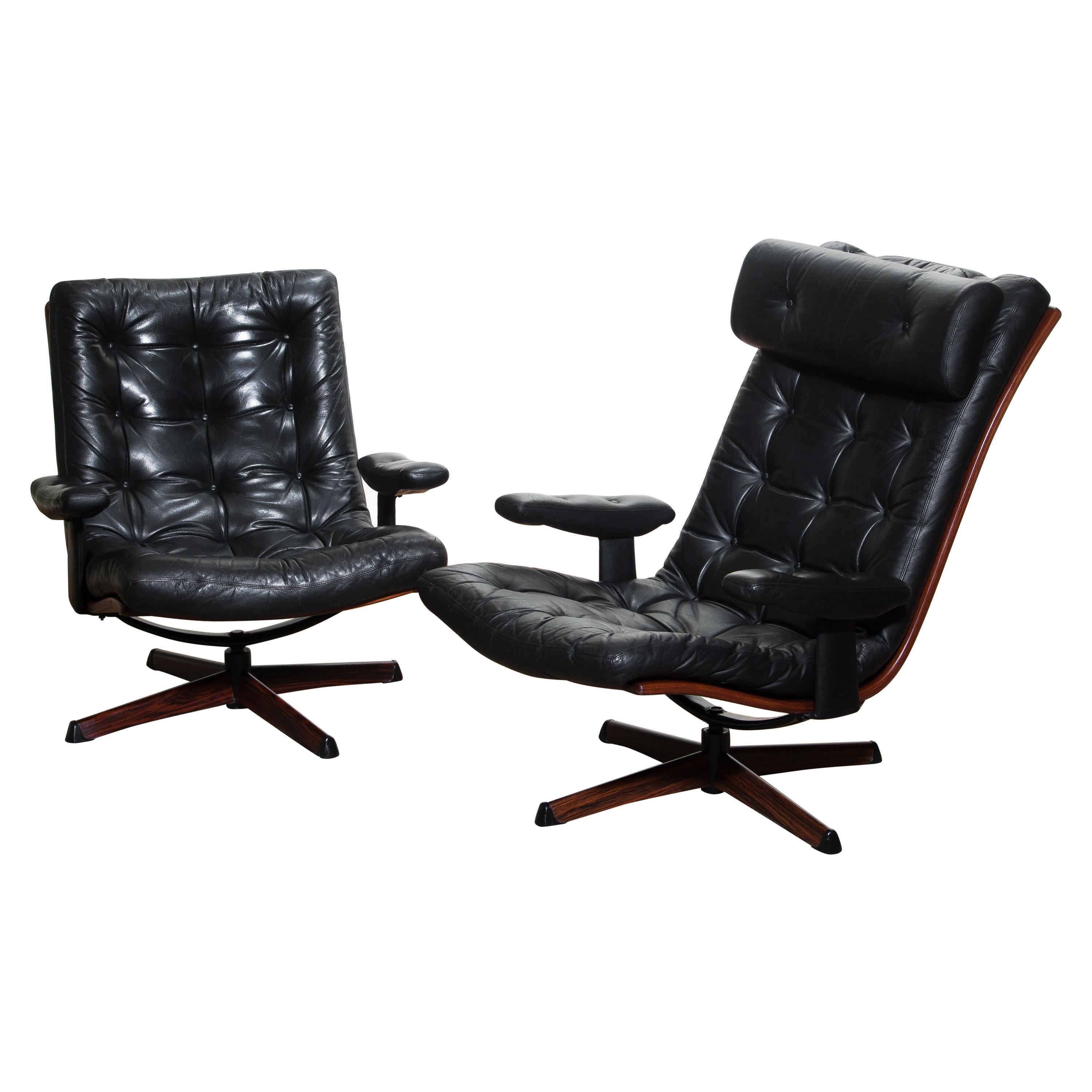 Beautiful set of two extremely comfortable and matching swivel chairs by Gote Design Nassjo, Sweden, 1960
The metal swivel stands are covered with an Jacaranda print.
The chairs are upholstered with black sturdy leather and all in perfect