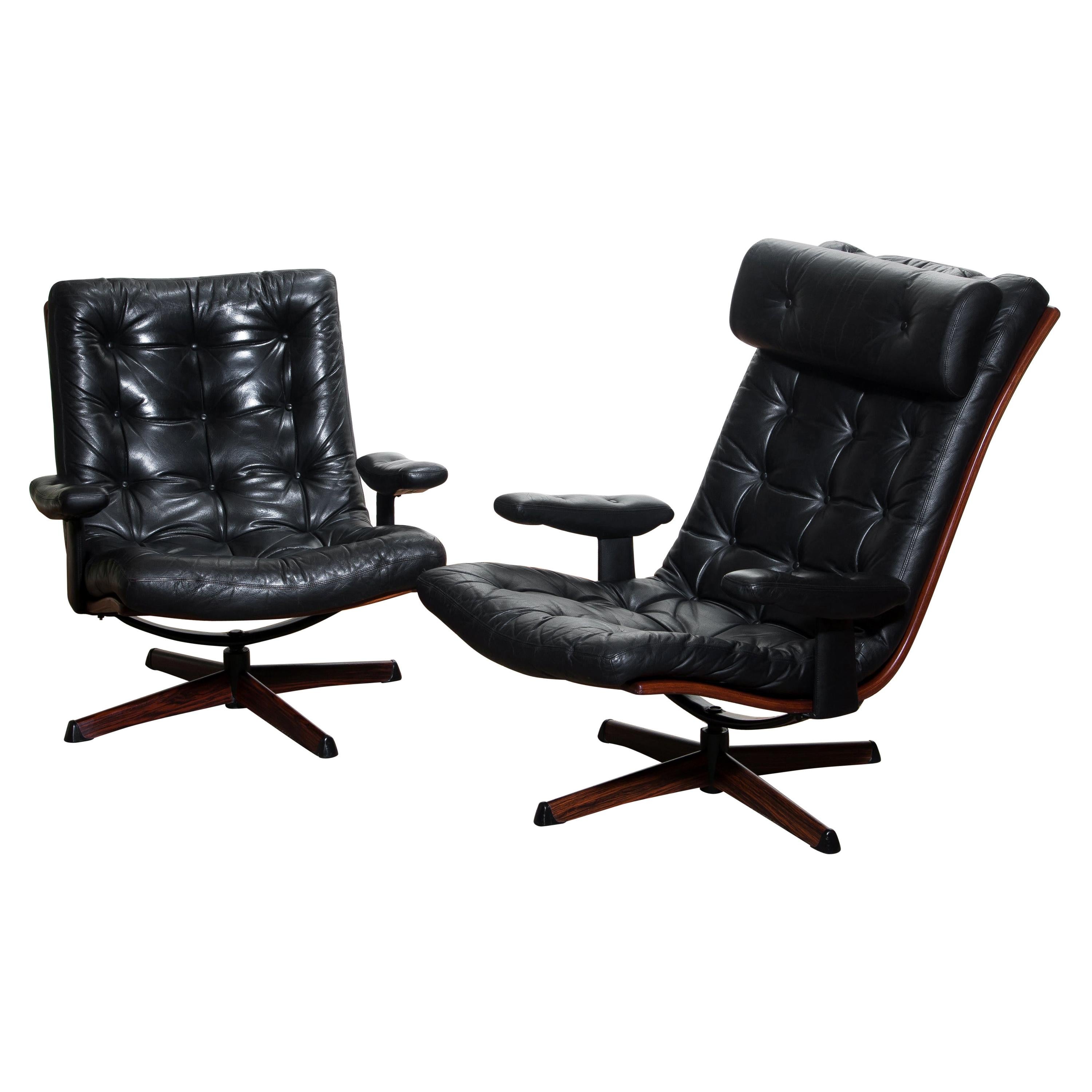 Beautiful set of two extremely comfortable and matching swivel chairs by Göte Design Nässjö, Sweden, 1960
The metal swivel stands are covered with an Jacaranda print.
The chairs are upholstered with black sturdy leather and all in perfect