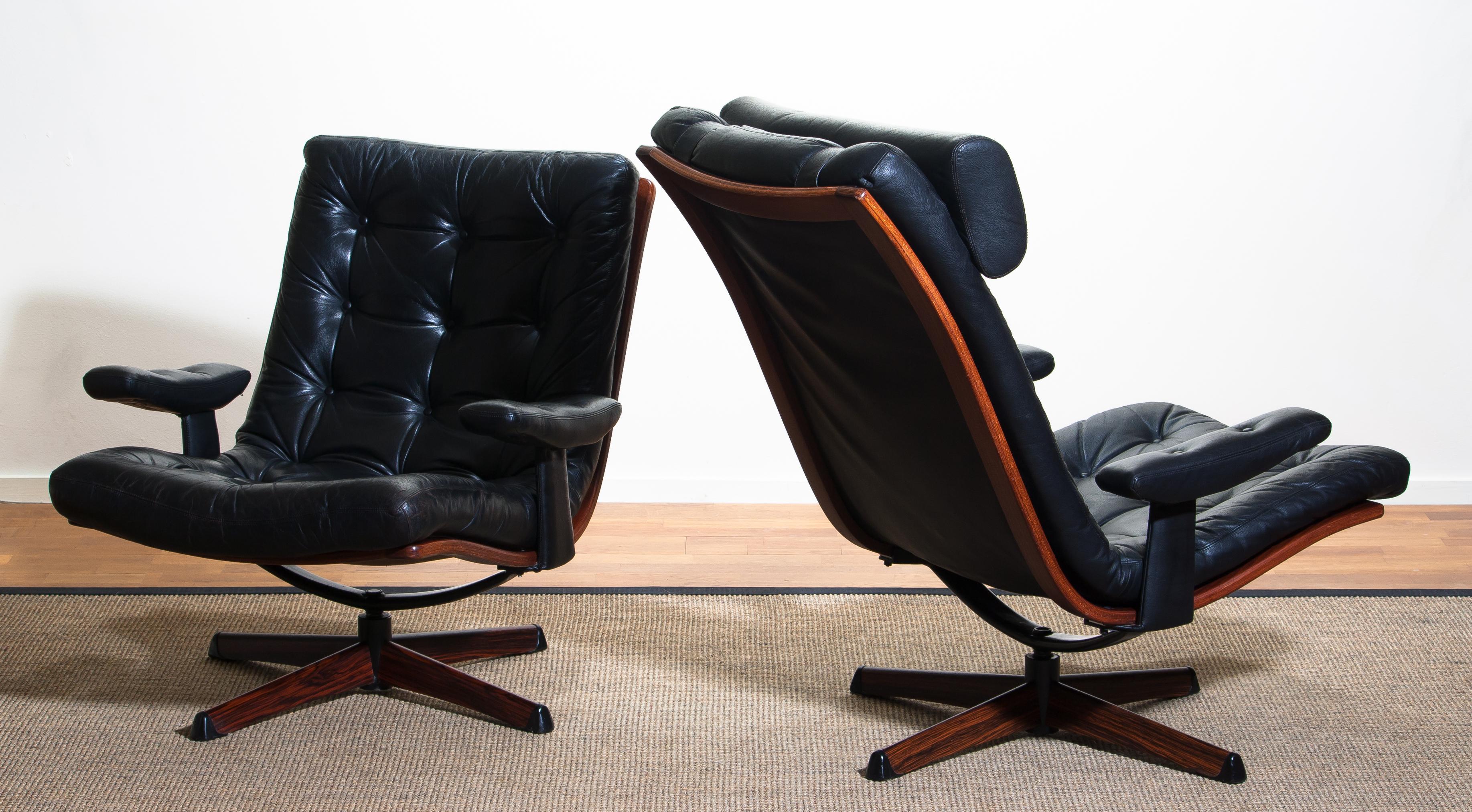 Metal 1960s Matching Pair of Black Leather Swivel Chairs by Göte Möbler Nässjö, Sweden