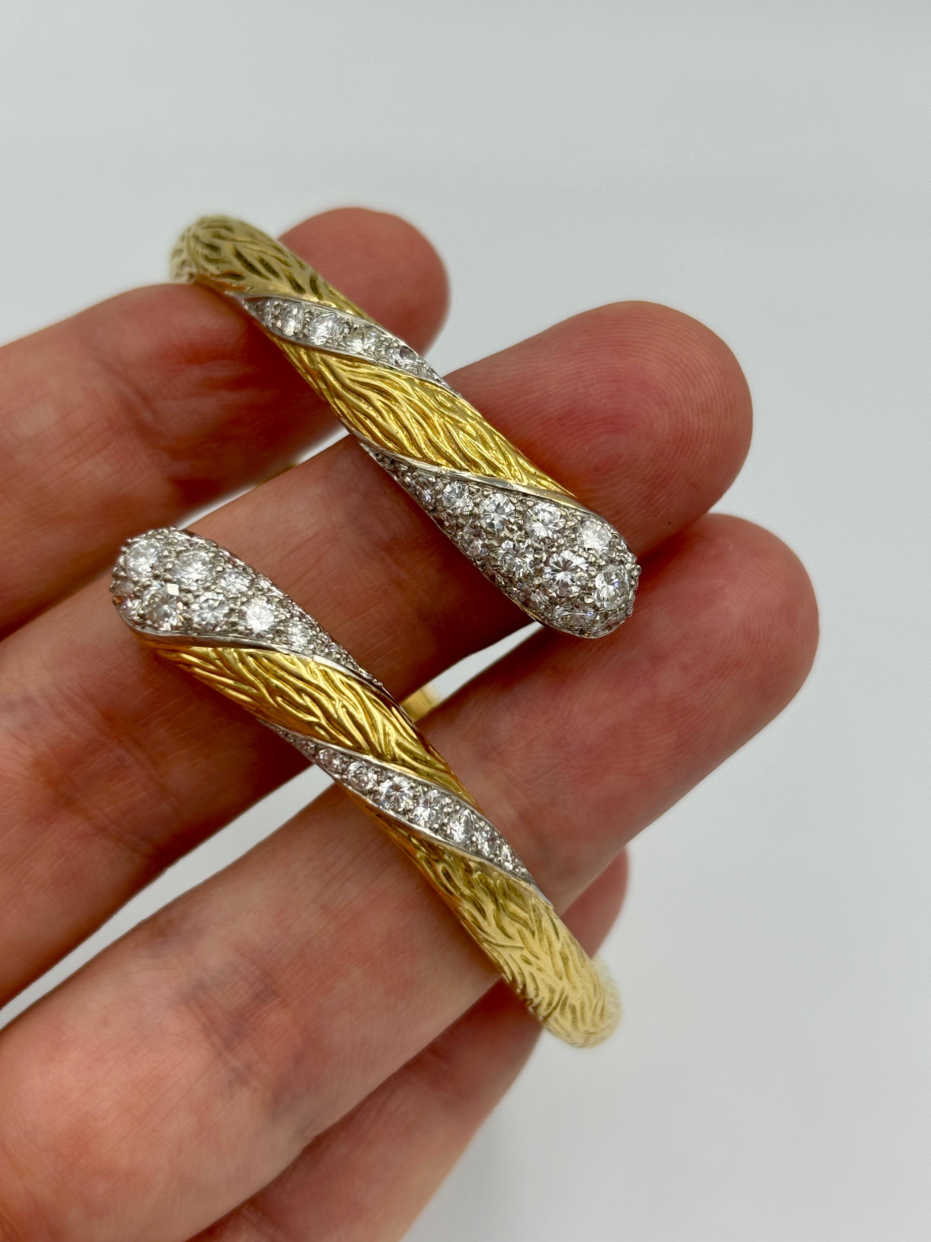 Bangle asimmetrico in oro 18k e diamanti di Mauboussin del 1960 in vendita 2