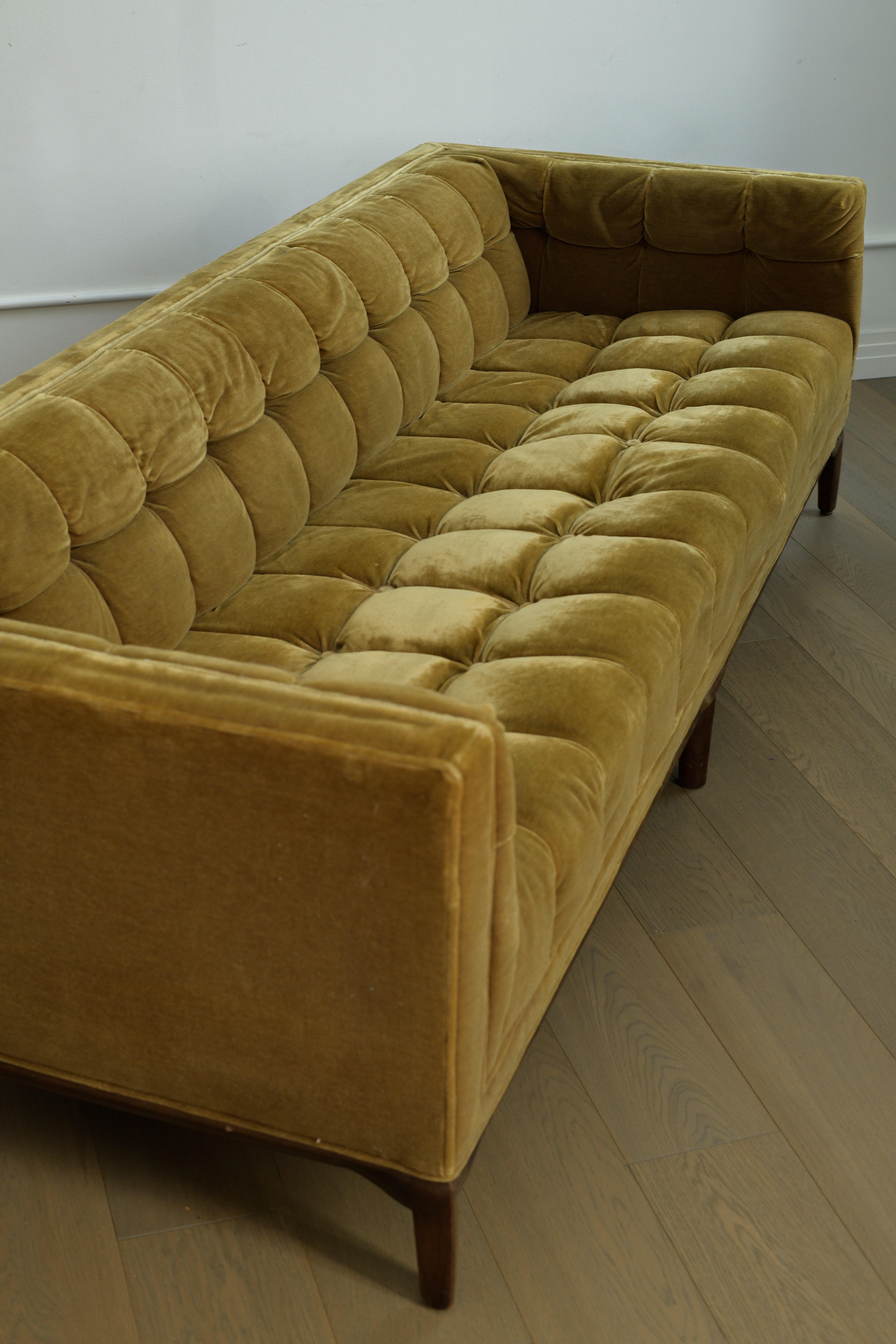 Divano in velluto schiacciato con inserti in biscuit di Maurice Bailey per Monteverdi-Young del 1960 in vendita 7