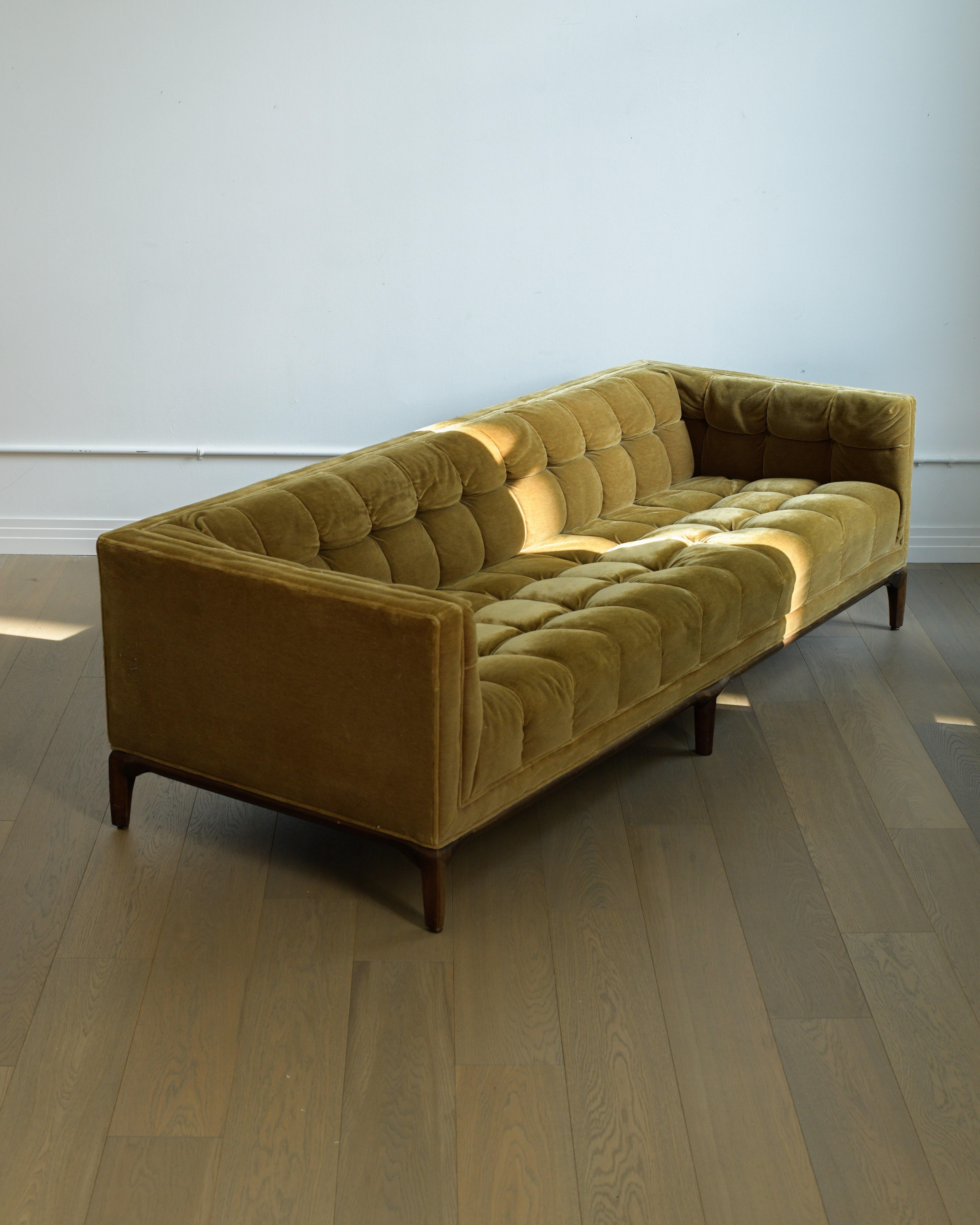 Divano in velluto schiacciato con inserti in biscuit di Maurice Bailey per Monteverdi-Young del 1960 in vendita 8
