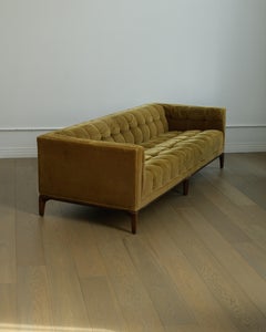 1960 Maurice Bailey pour Monteverdi-Young Canapé en velours écrasé avec touffes de biscuit
