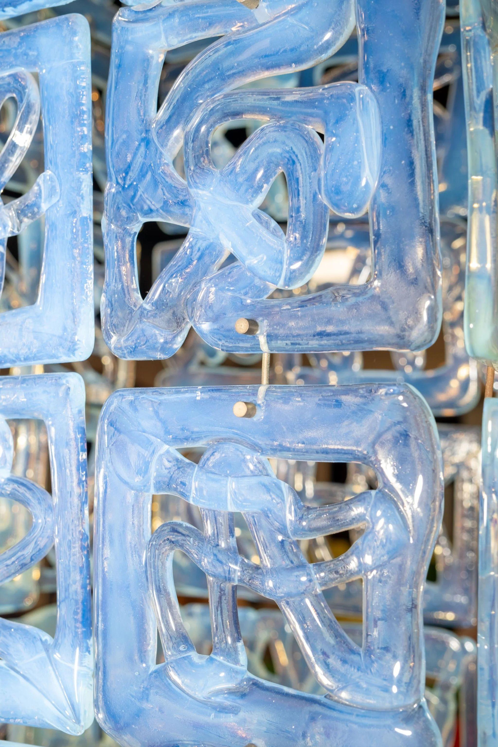 Postmoderno Lampada a sospensione in vetro di Murano opalino di Mazzega Murano del 1960 di Carlo Nason in vendita