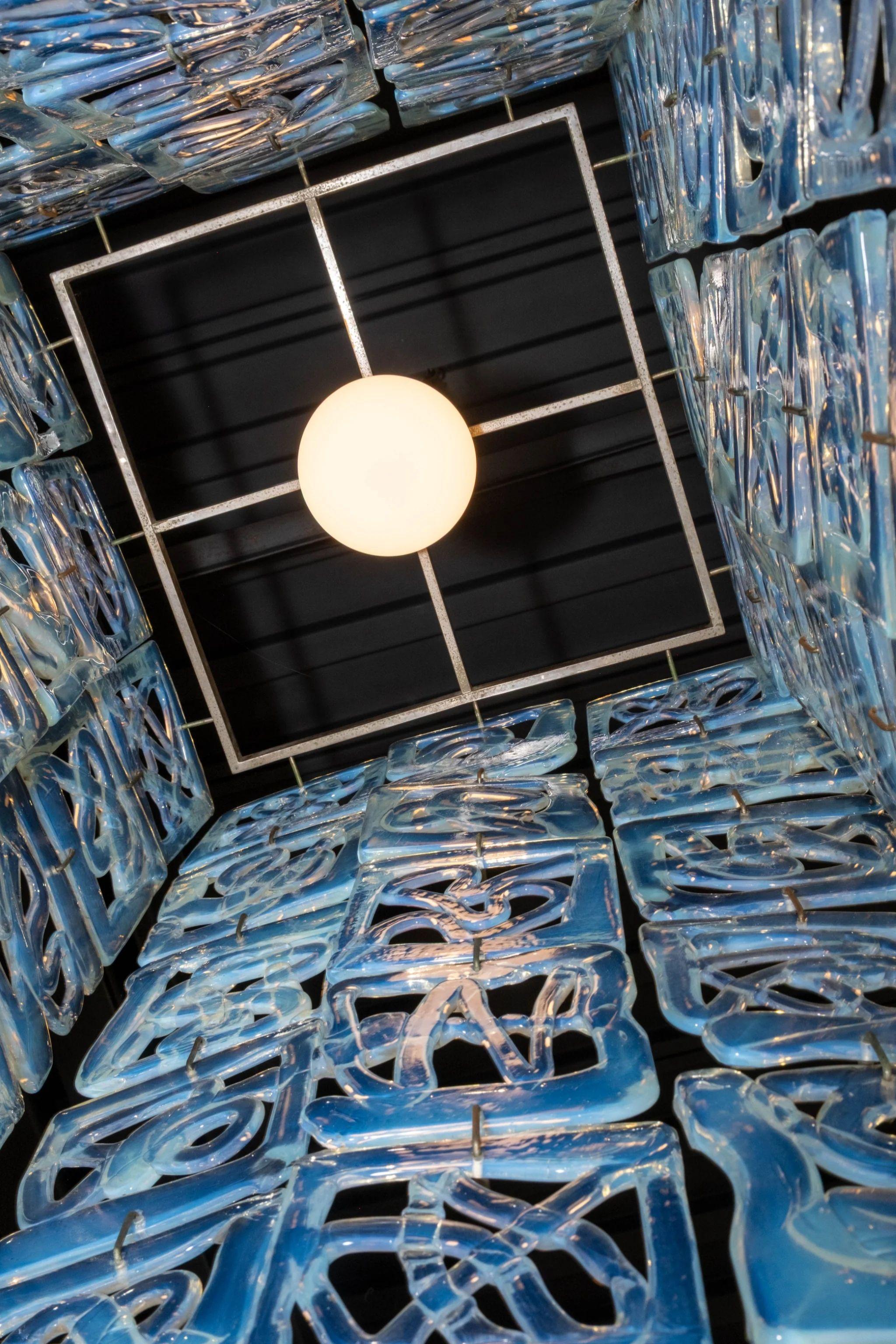 Italiano Lampada a sospensione in vetro di Murano opalino di Mazzega Murano del 1960 di Carlo Nason in vendita