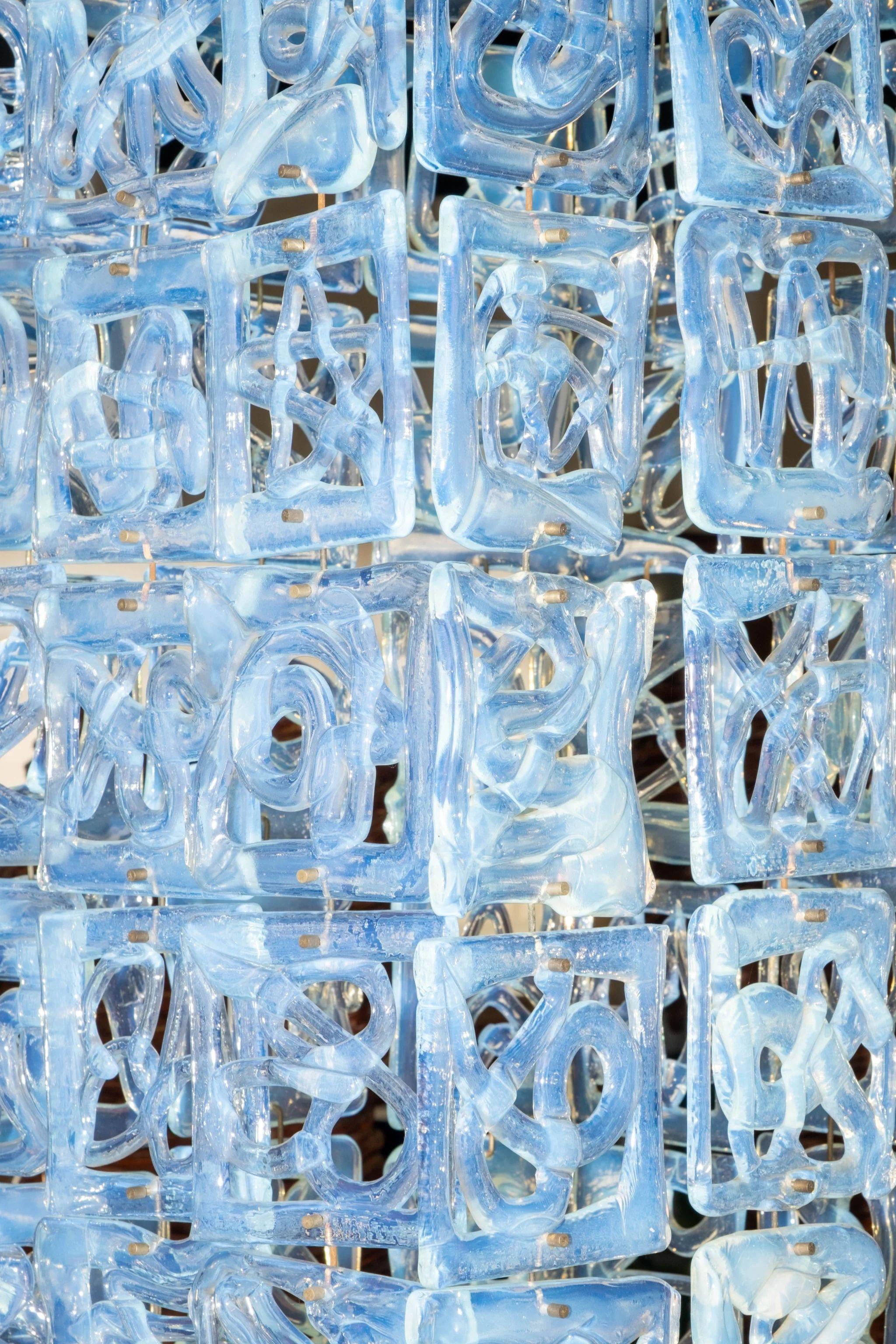 Lampada a sospensione in vetro di Murano opalino di Mazzega Murano del 1960 di Carlo Nason In condizioni buone in vendita a Toronto, CA