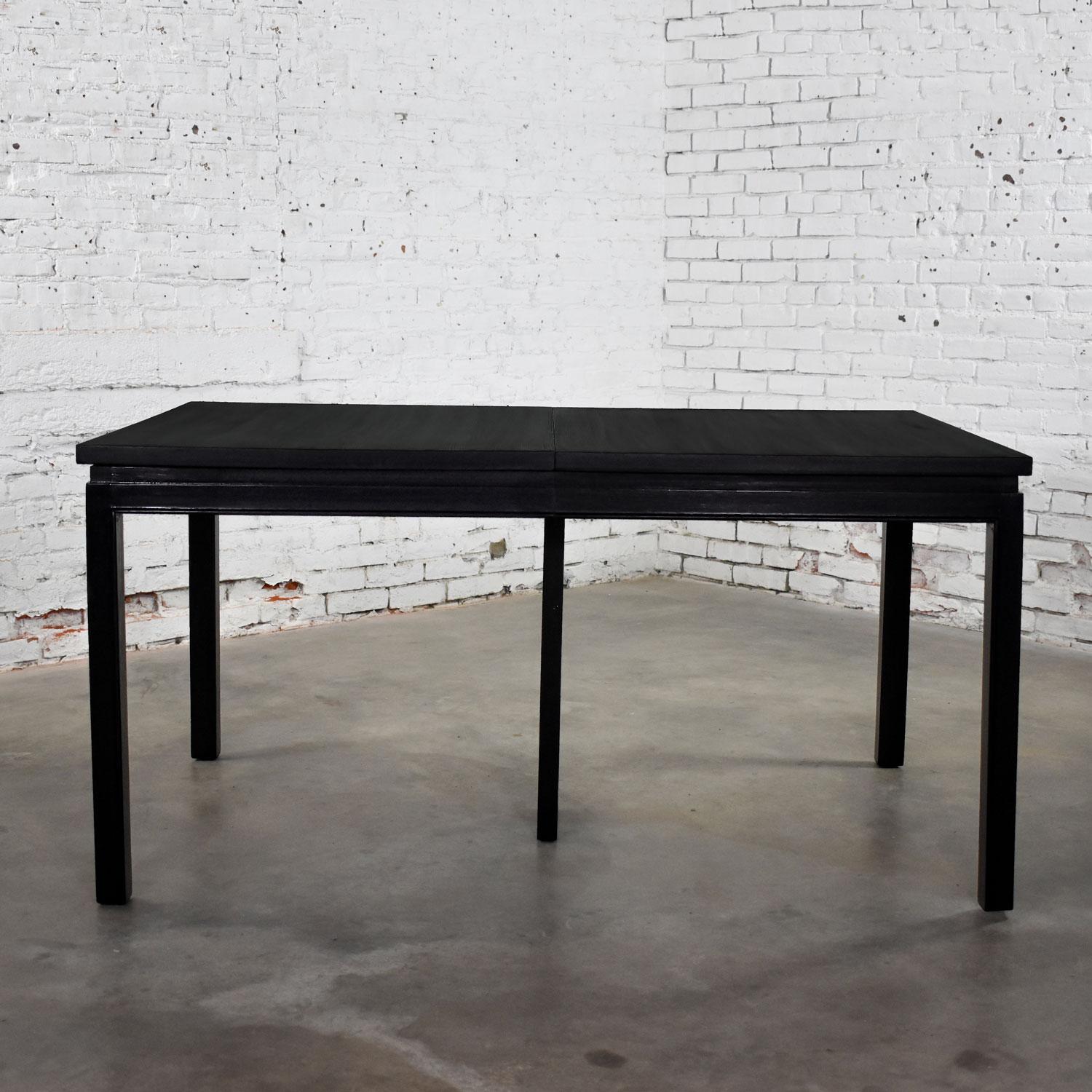 1960’s MCM Asian Parson Style Black Extension Dining Table In Good Condition For Sale In Topeka, KS