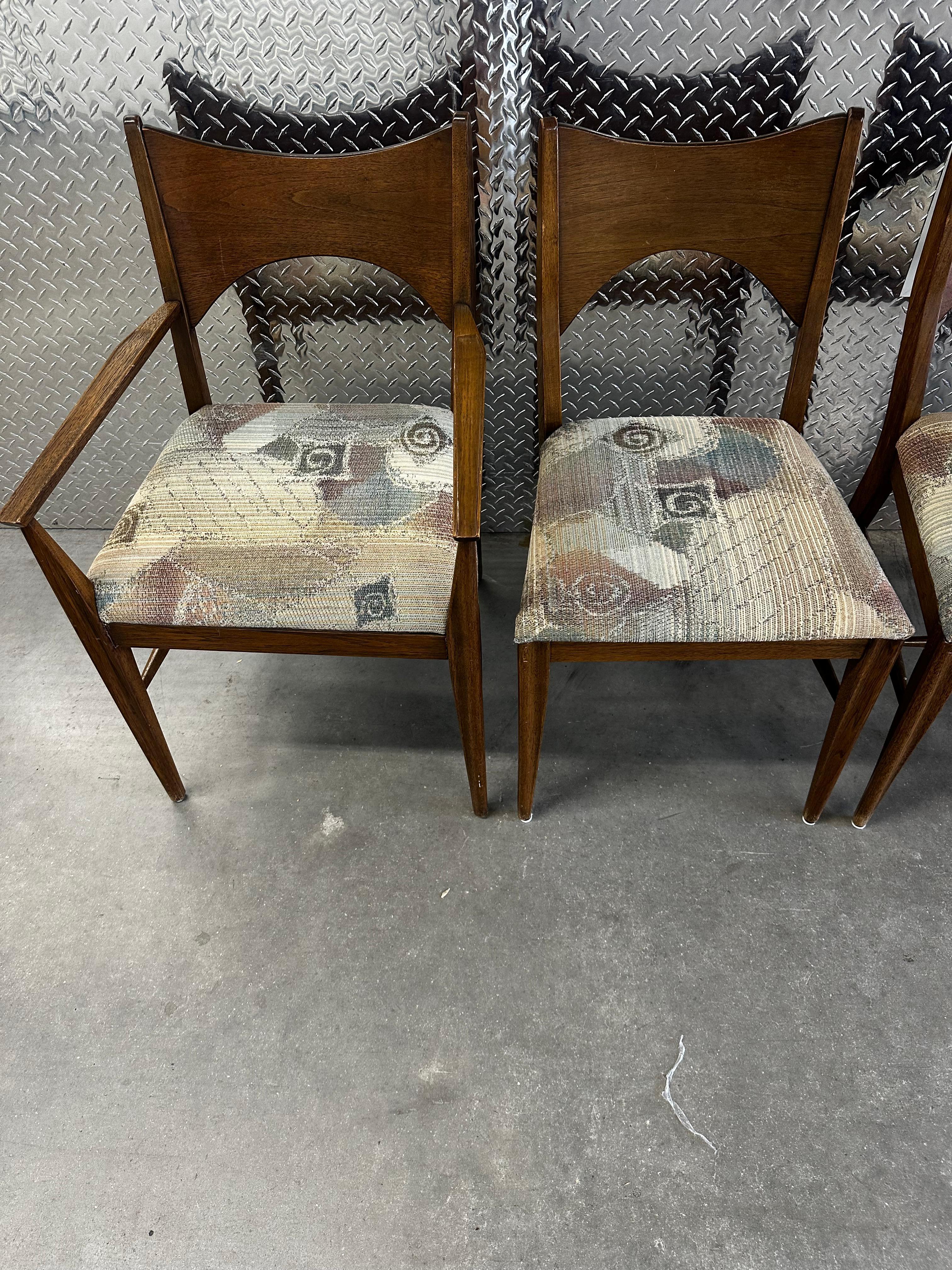 1960s MCM  Broyhill Saga Walnut Paul McCobb Style Dining Chairs, Set of 6 Estadounidense en venta