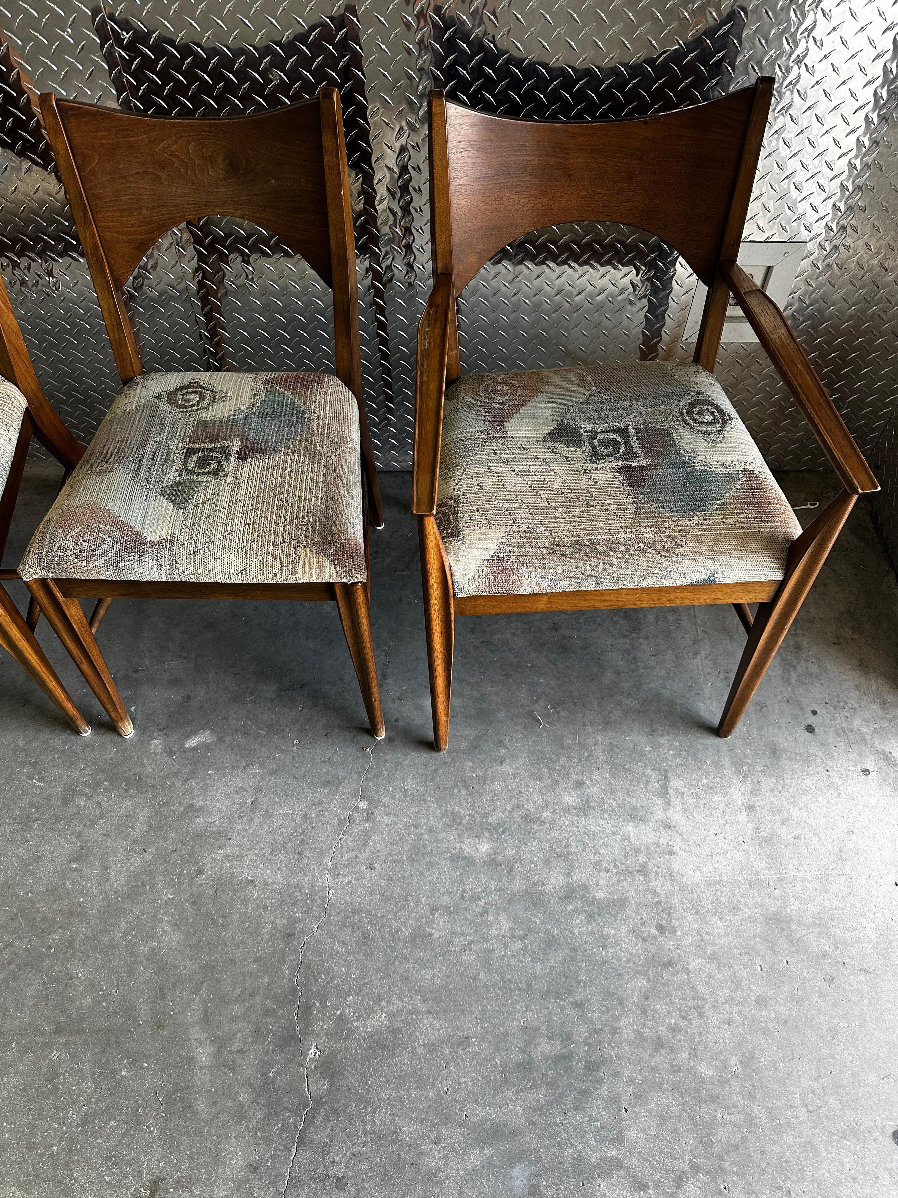 1960s MCM  Broyhill Saga Walnut Paul McCobb Style Dining Chairs, Set of 6 In Good Condition For Sale In Fort Lauderdale, FL