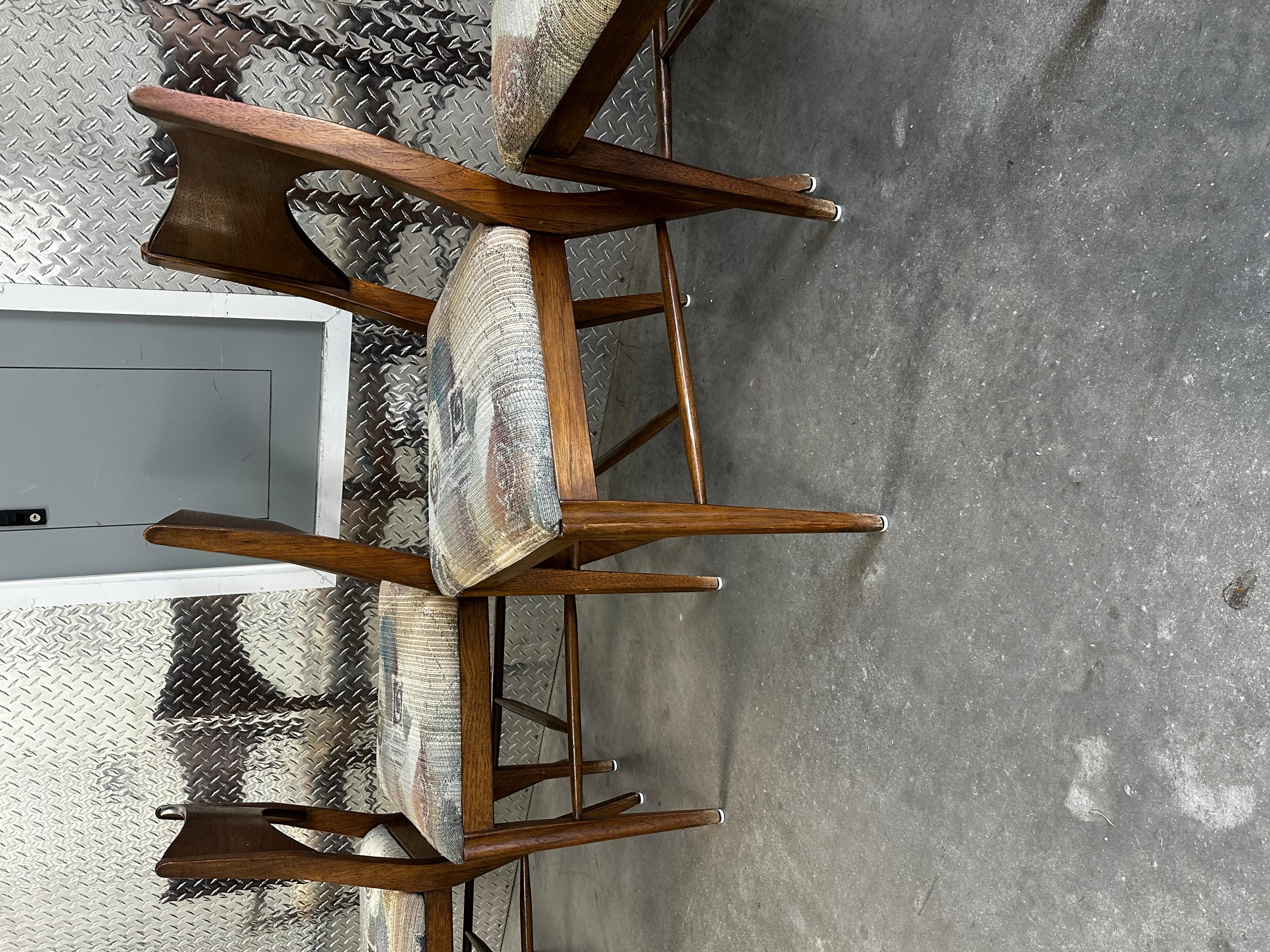 1960s MCM  Broyhill Saga Walnut Paul McCobb Style Dining Chairs, Set of 6 en venta 1