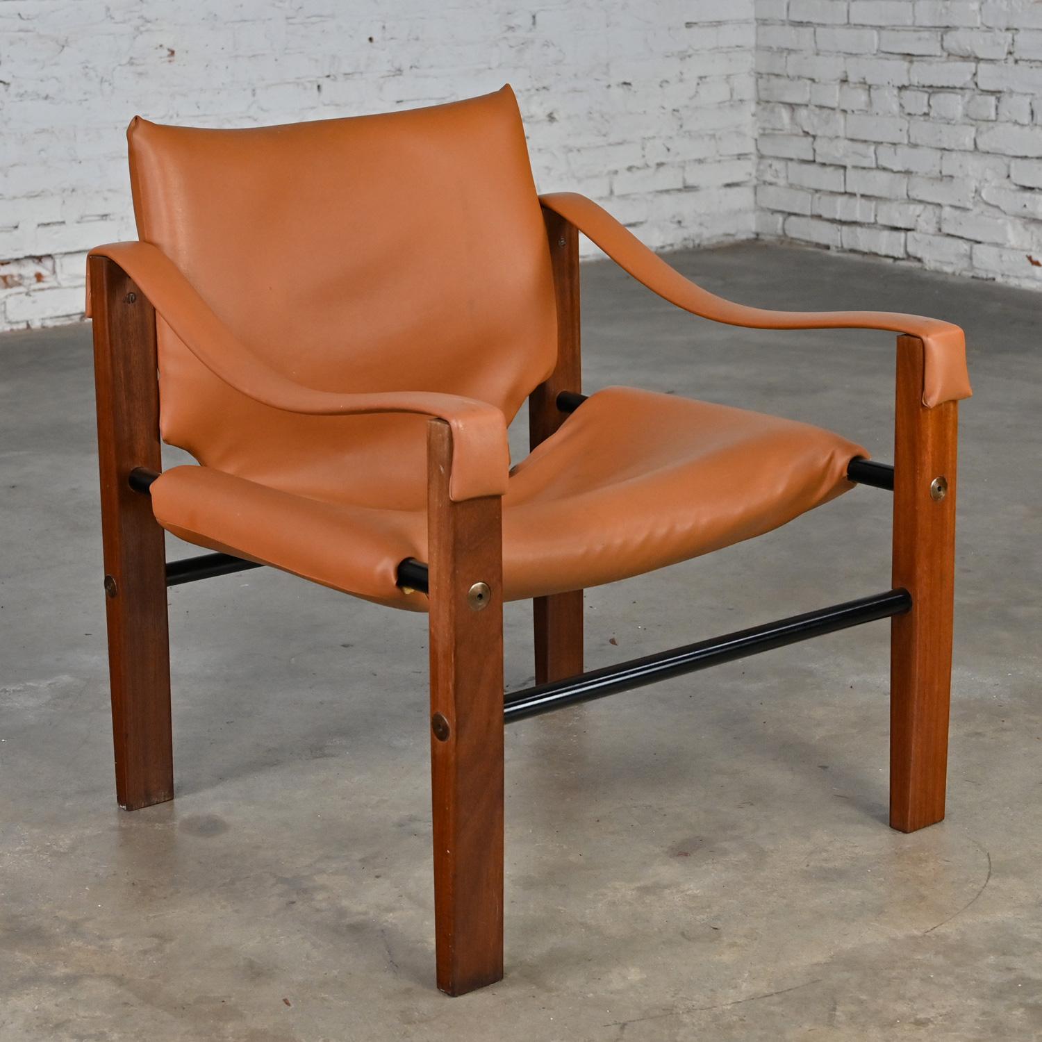 Mid-Century Modern 1960's MCM Chelsea Arkana Safari Chair Maurice Burke Cognac Faux cuir & Teck  en vente