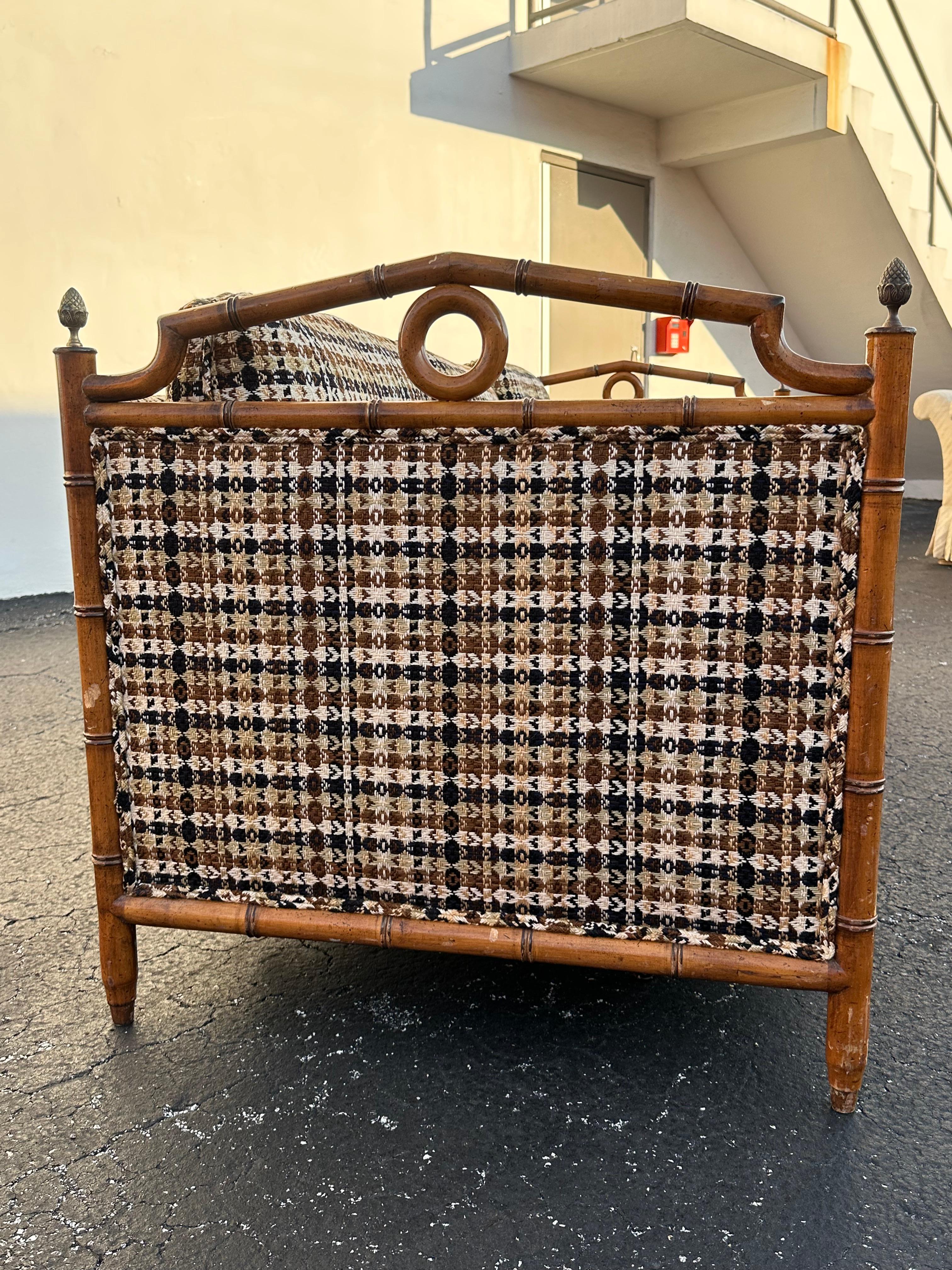 1960 - MCM Lit de jour à dossier Pagode en faux bambou Wood Wood en vente 4