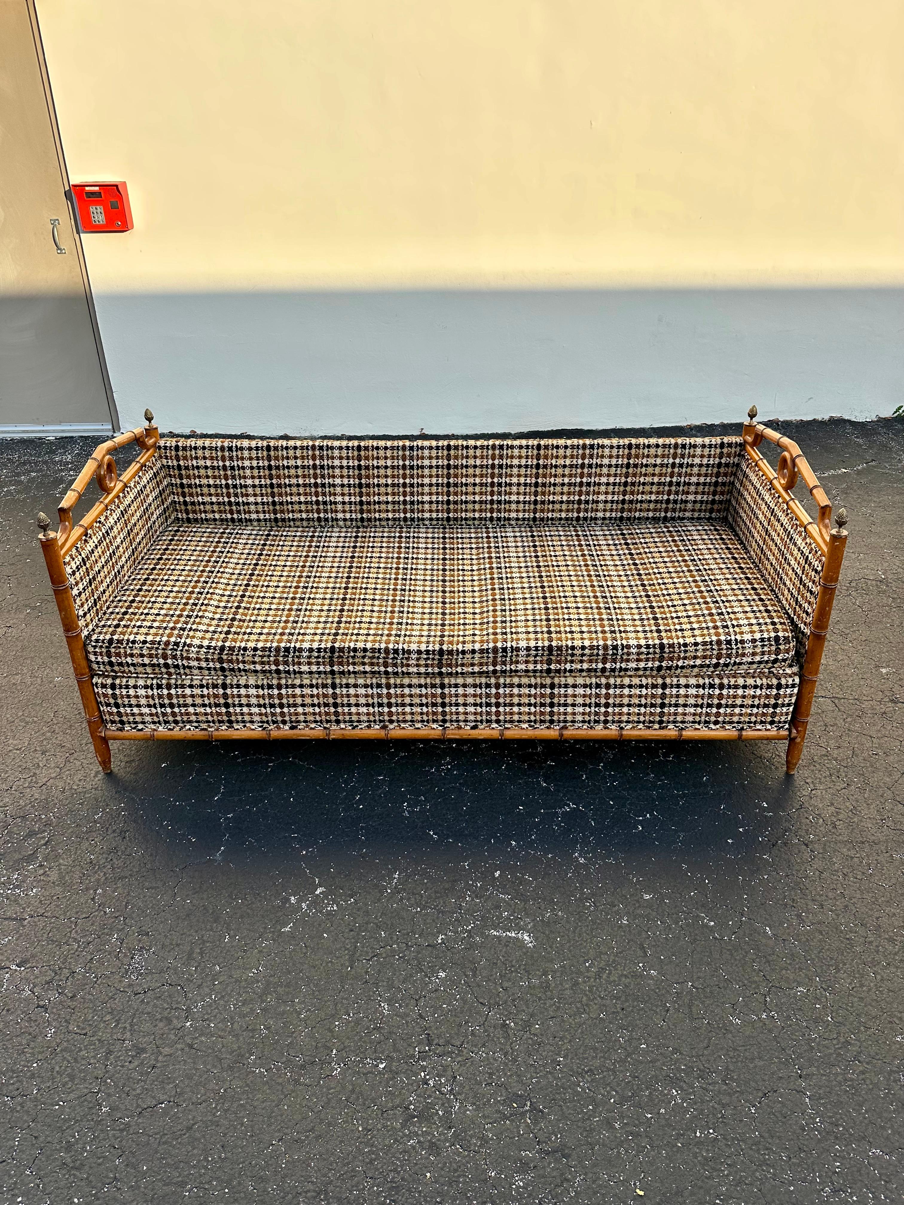 1960 - MCM Lit de jour à dossier Pagode en faux bambou Wood Wood en vente 7