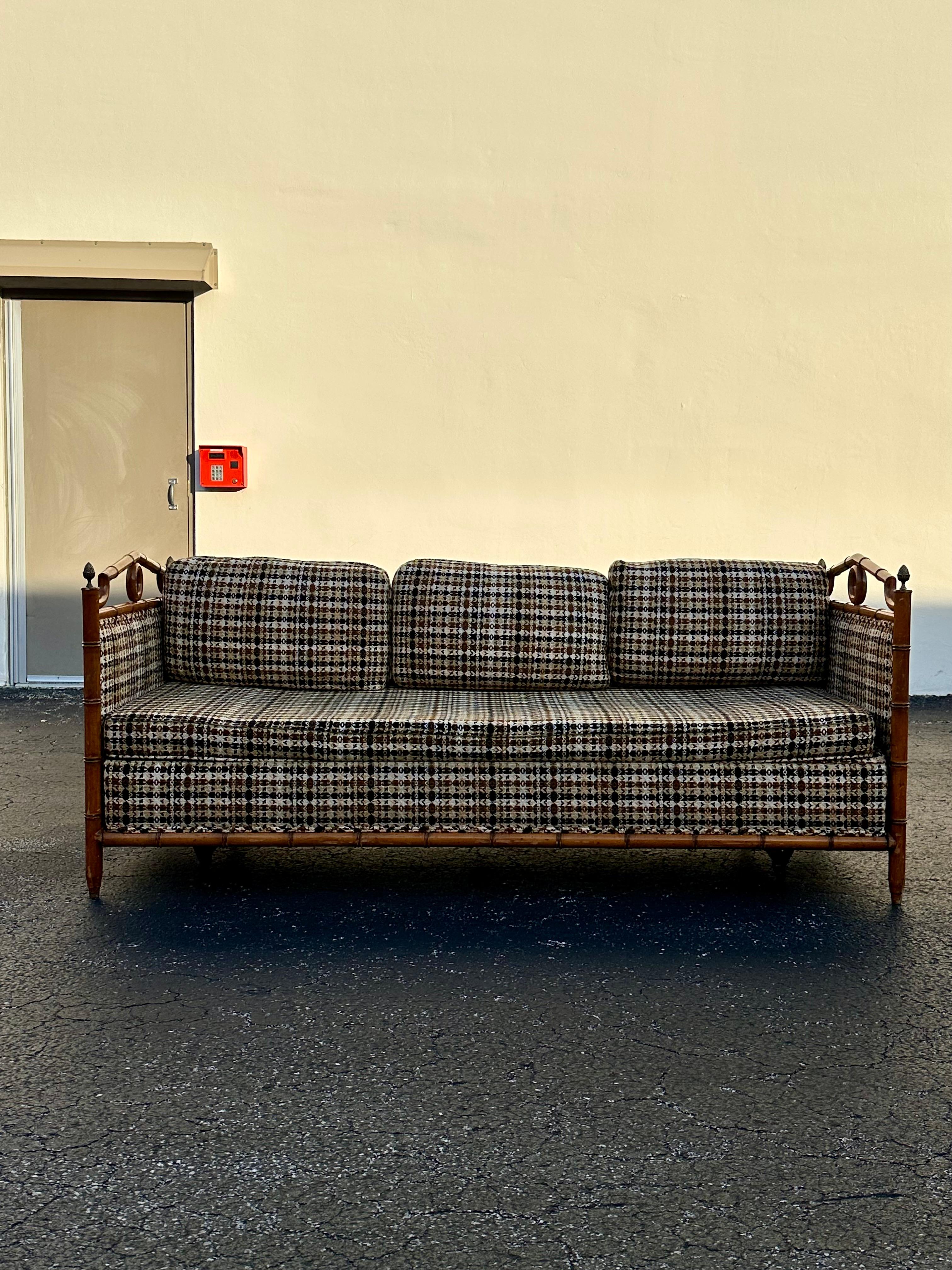 Mid-Century Modern 1960 - MCM Lit de jour à dossier Pagode en faux bambou Wood Wood en vente