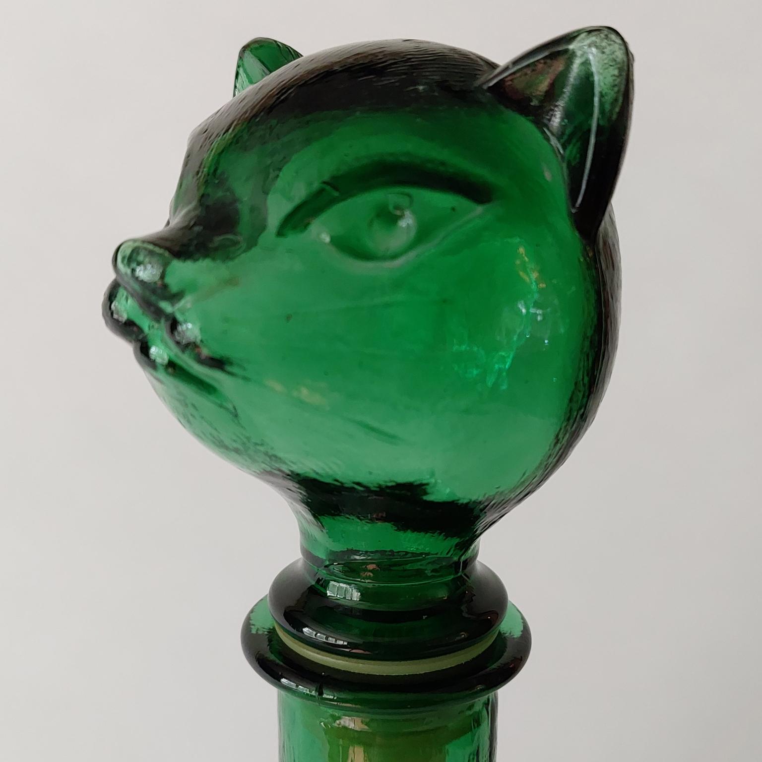 1960s MCM Italian Empoli Green Glass Cat Bottle In Good Condition For Sale In Haarlem, NL
