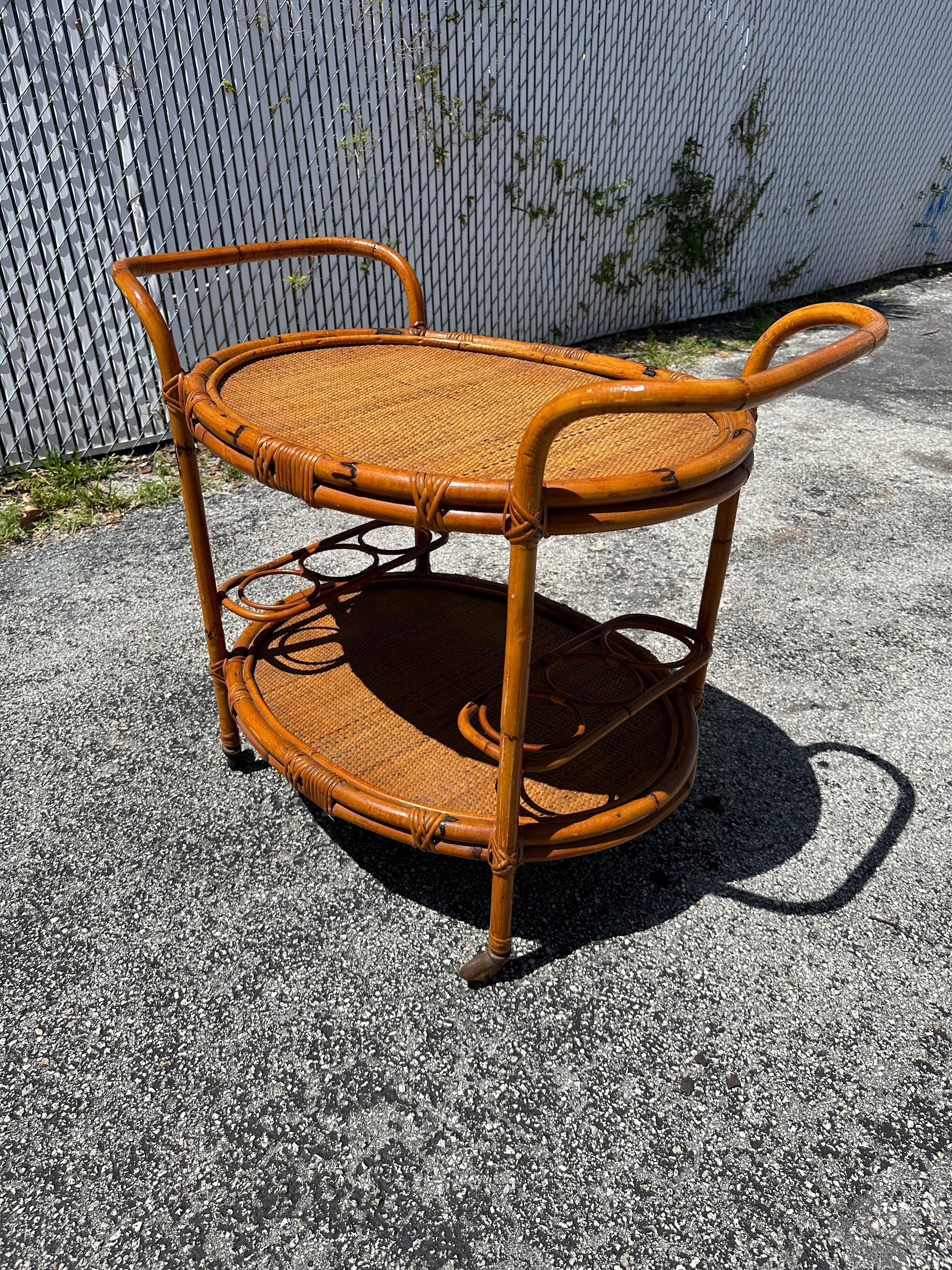 1960s MCM Oval Bent Rattan Cane Bar Cart Table In Good Condition For Sale In Fort Lauderdale, FL