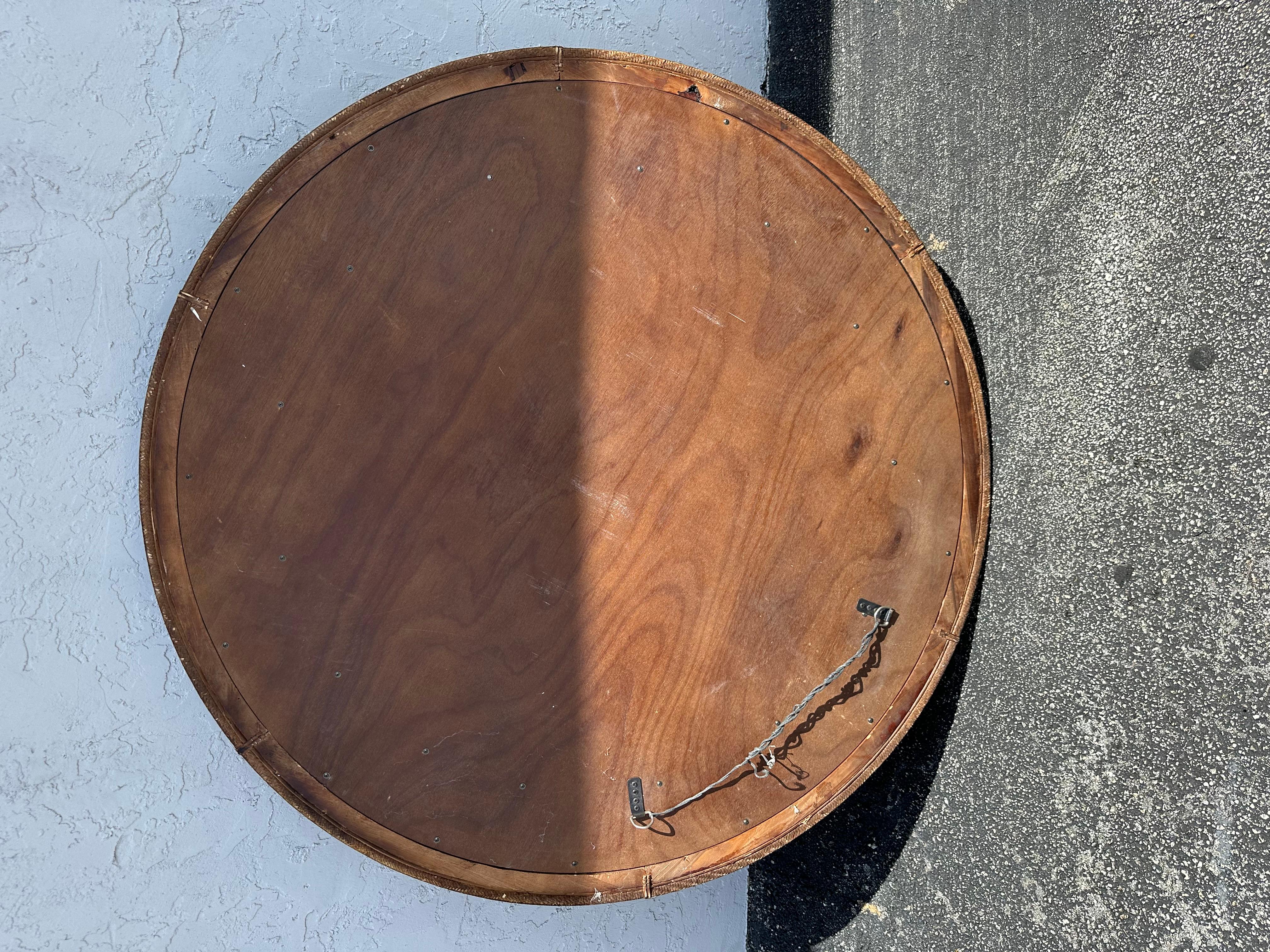 Miroir circulaire rond en bois de rotin MCM des années 1960 en vente 5