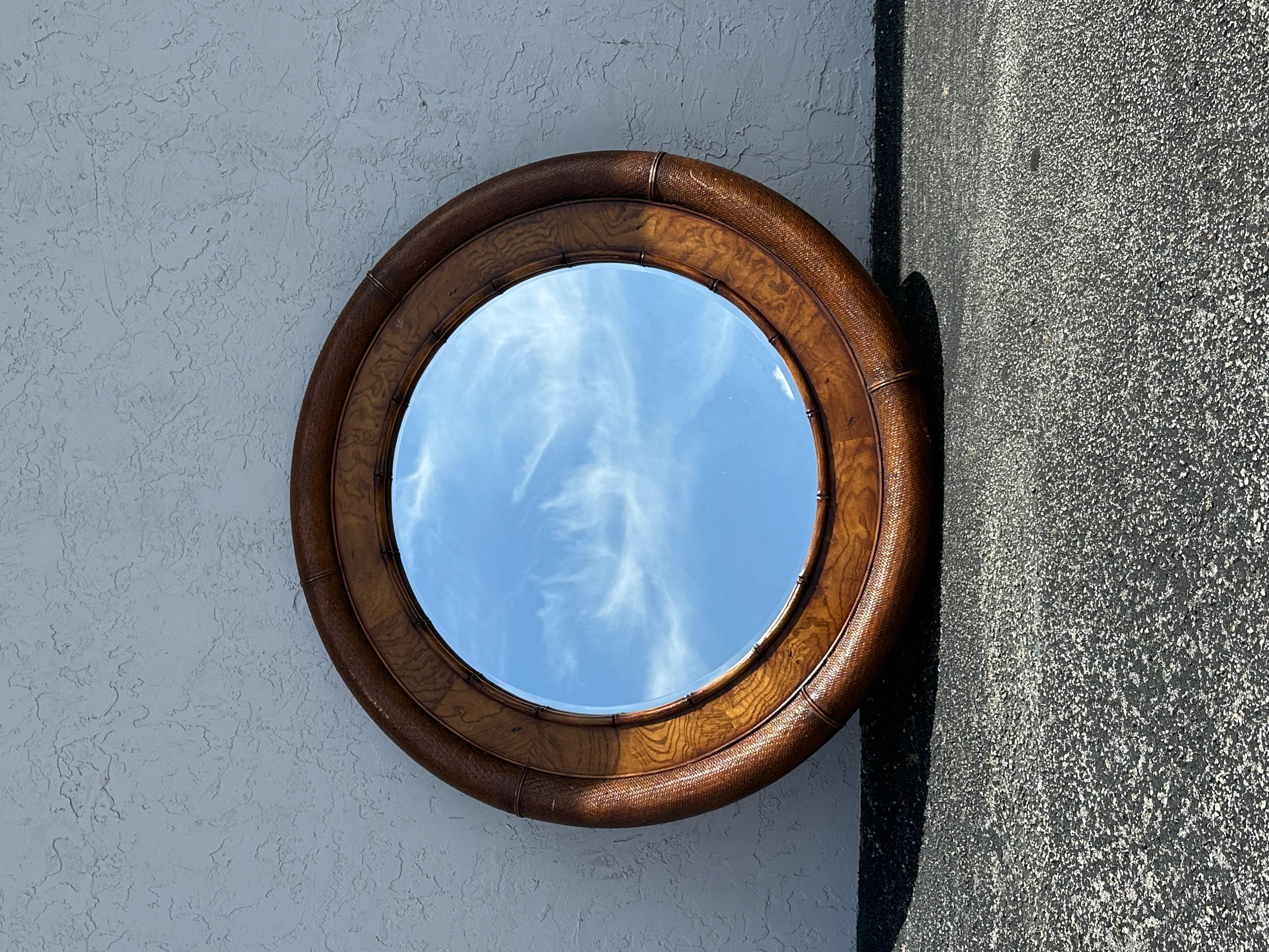 Milieu du XXe siècle Miroir circulaire rond en bois de rotin MCM des années 1960 en vente