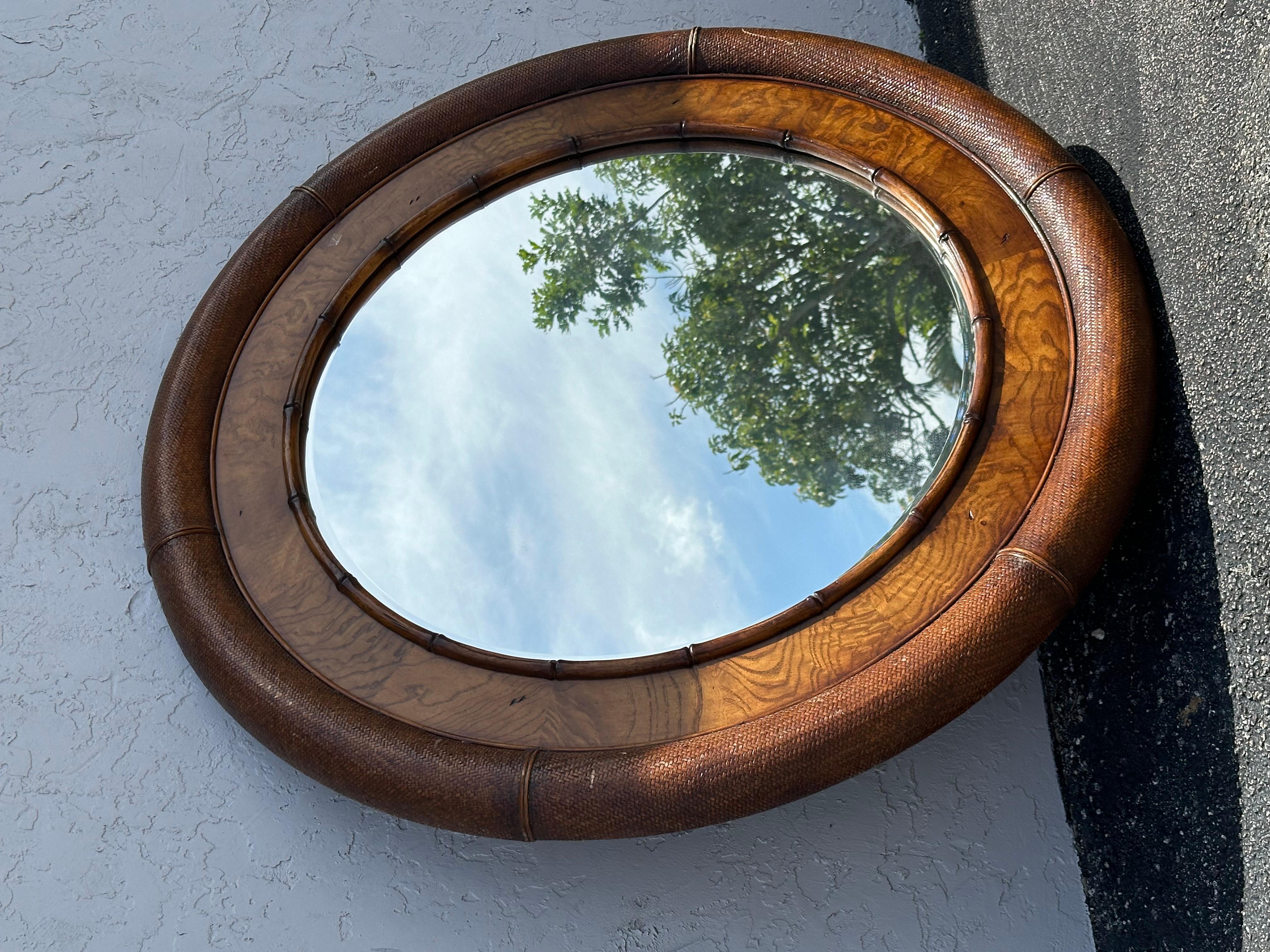 Rotin Miroir circulaire rond en bois de rotin MCM des années 1960 en vente