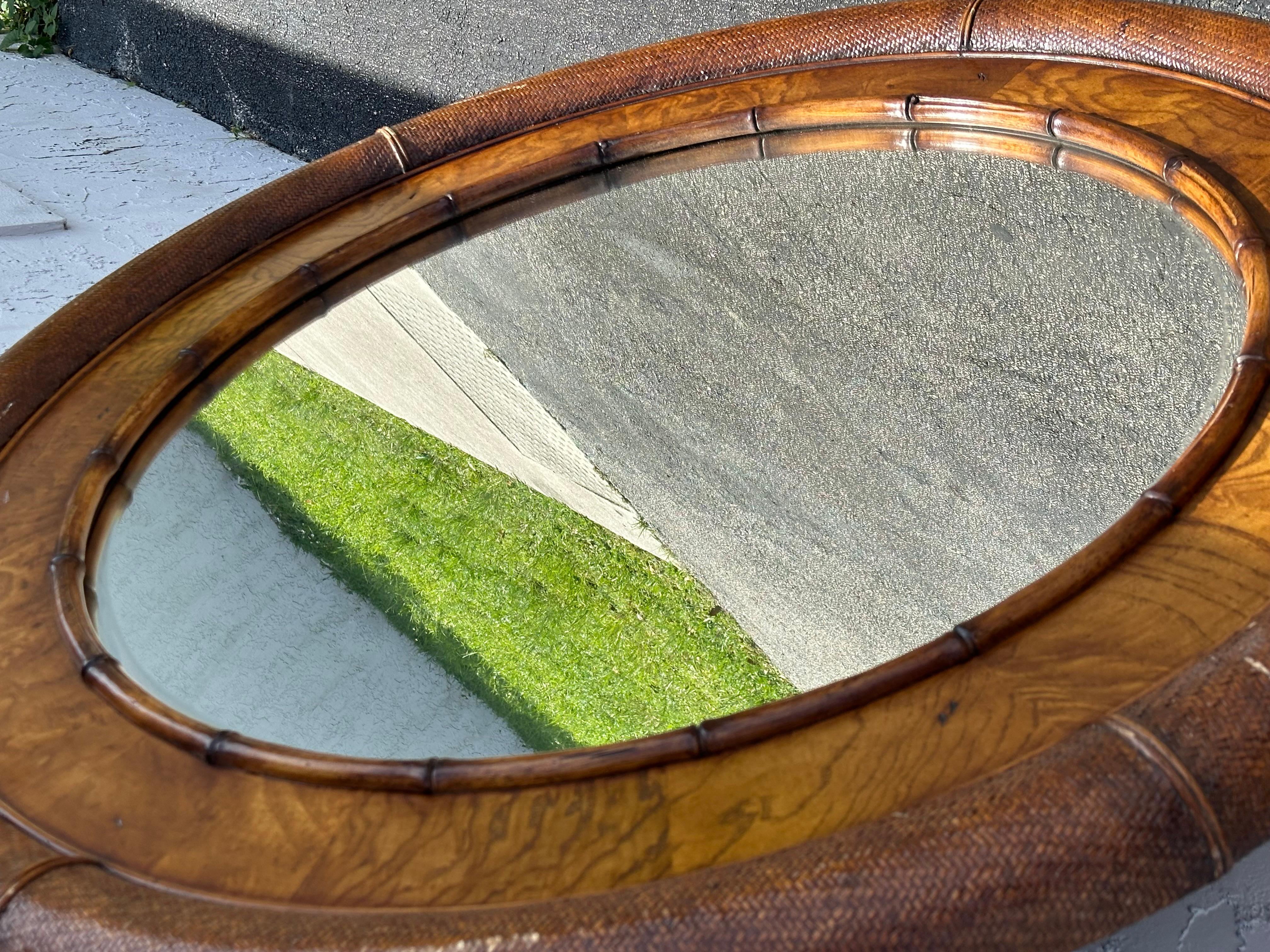 Miroir circulaire rond en bois de rotin MCM des années 1960 en vente 3