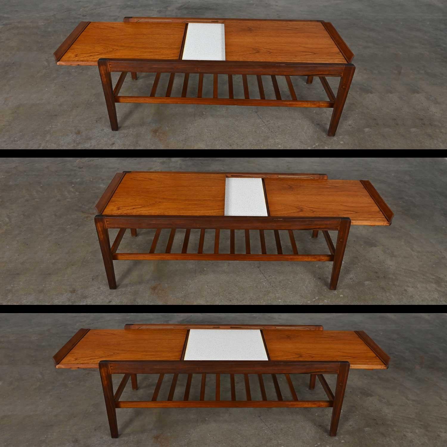 Table basse à rallonge en teck style moderne scandinave des années 1960 Att Remploy en vente 9