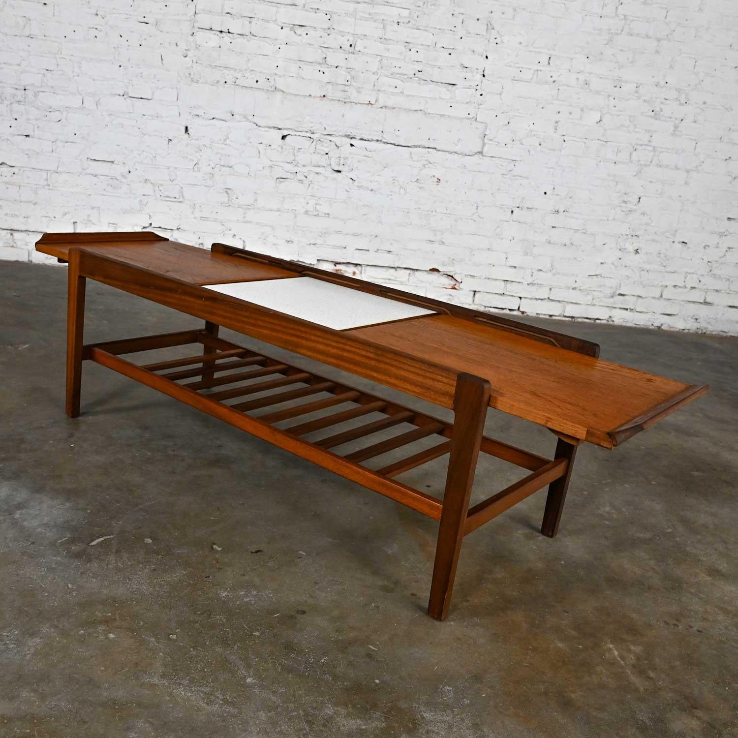 Scandinave moderne Table basse à rallonge en teck style moderne scandinave des années 1960 Att Remploy en vente