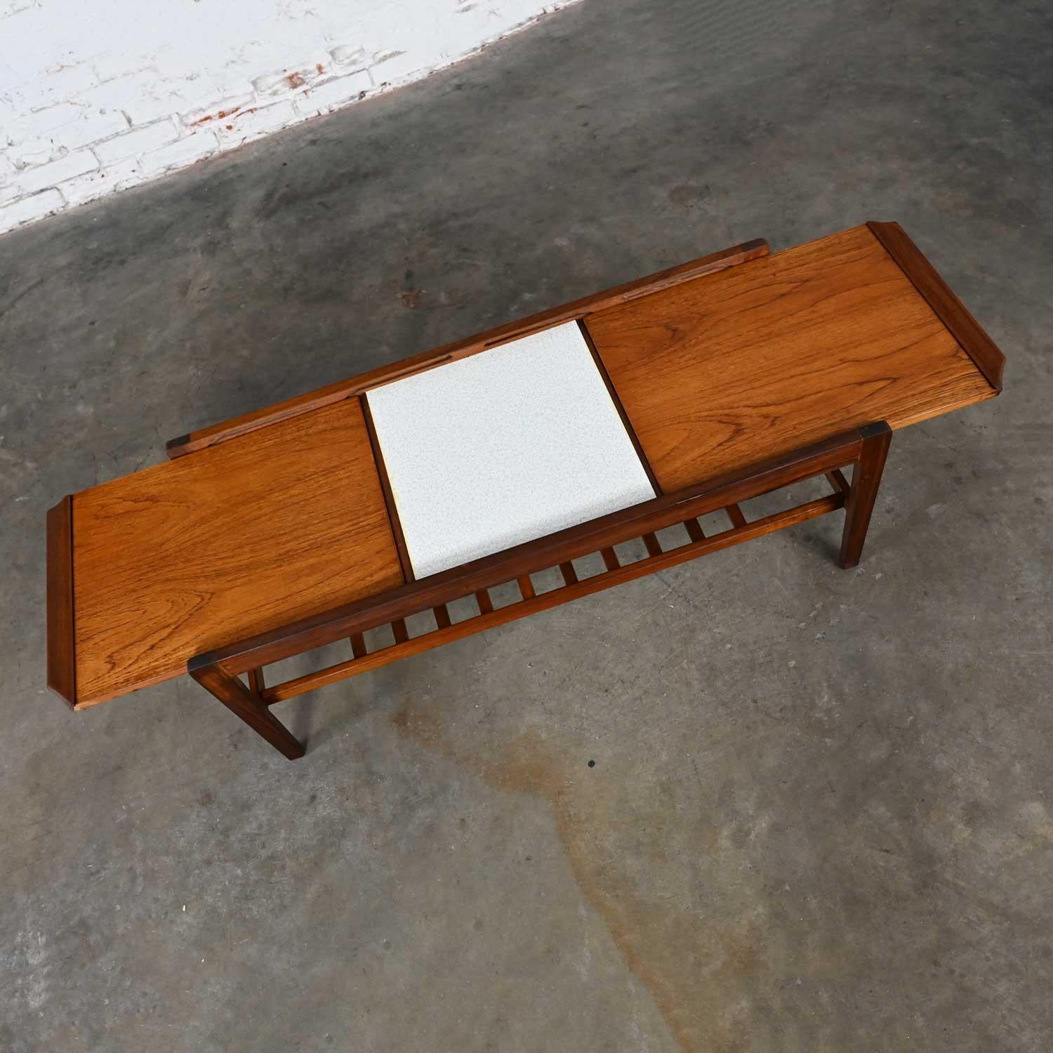 Britannique Table basse à rallonge en teck style moderne scandinave des années 1960 Att Remploy en vente