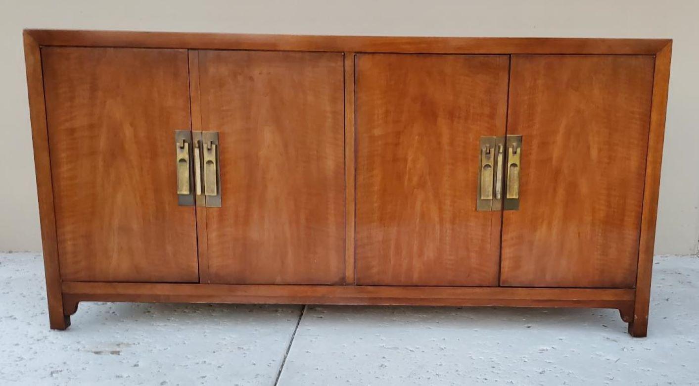 Mid-Century moderno Credenza buffet in noce MCM degli anni '60 di Heritage per JH Biggar Pasadena Ca in vendita